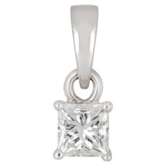 Pendentif en or blanc avec diamant taille princesse certifié GIA de 0,90 I/VS1