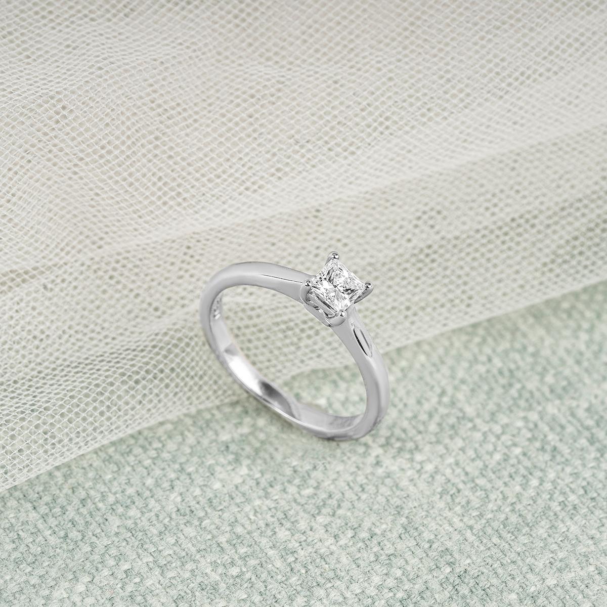 Women's White Gold Princess Cut Diamond Ring 0.30ct H/VS1 For Sale