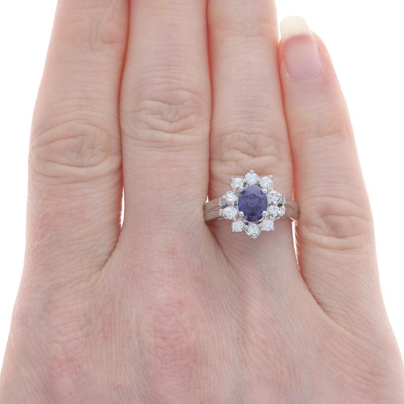 Taglio ovale Anello aureola in oro bianco con zaffiro viola e diamante - 14k Ovale da 2,09 ct. in vendita