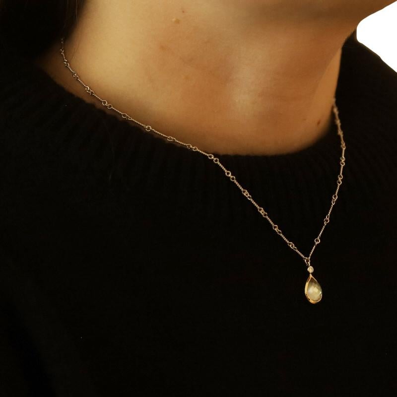 Collier en or blanc avec quartz, nacre et diamants - 14k Pear Cab Pour femmes en vente