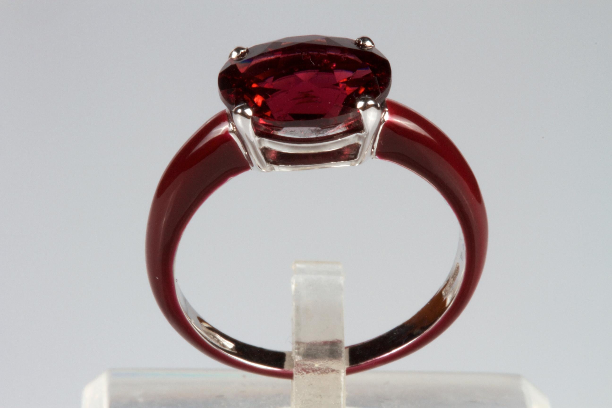 Modern White Gold 18k Red Enamel and 3.03 Carat Oval Garnet Ring For Sale