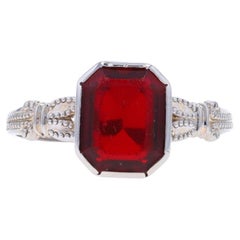 Anello solitario vintage in oro bianco e vetro rosso - 10k Milgrain