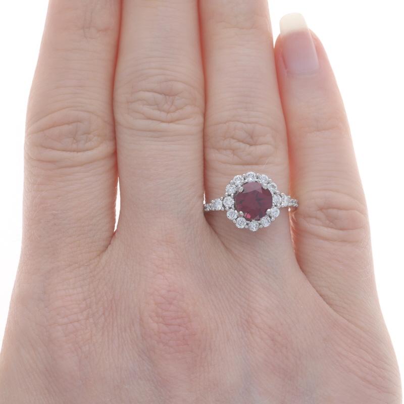 Taglio rotondo Anello aureola con diamante e granato di rodolite in oro bianco - 14k - Fidanzamento rotondo 2,44ctw in vendita