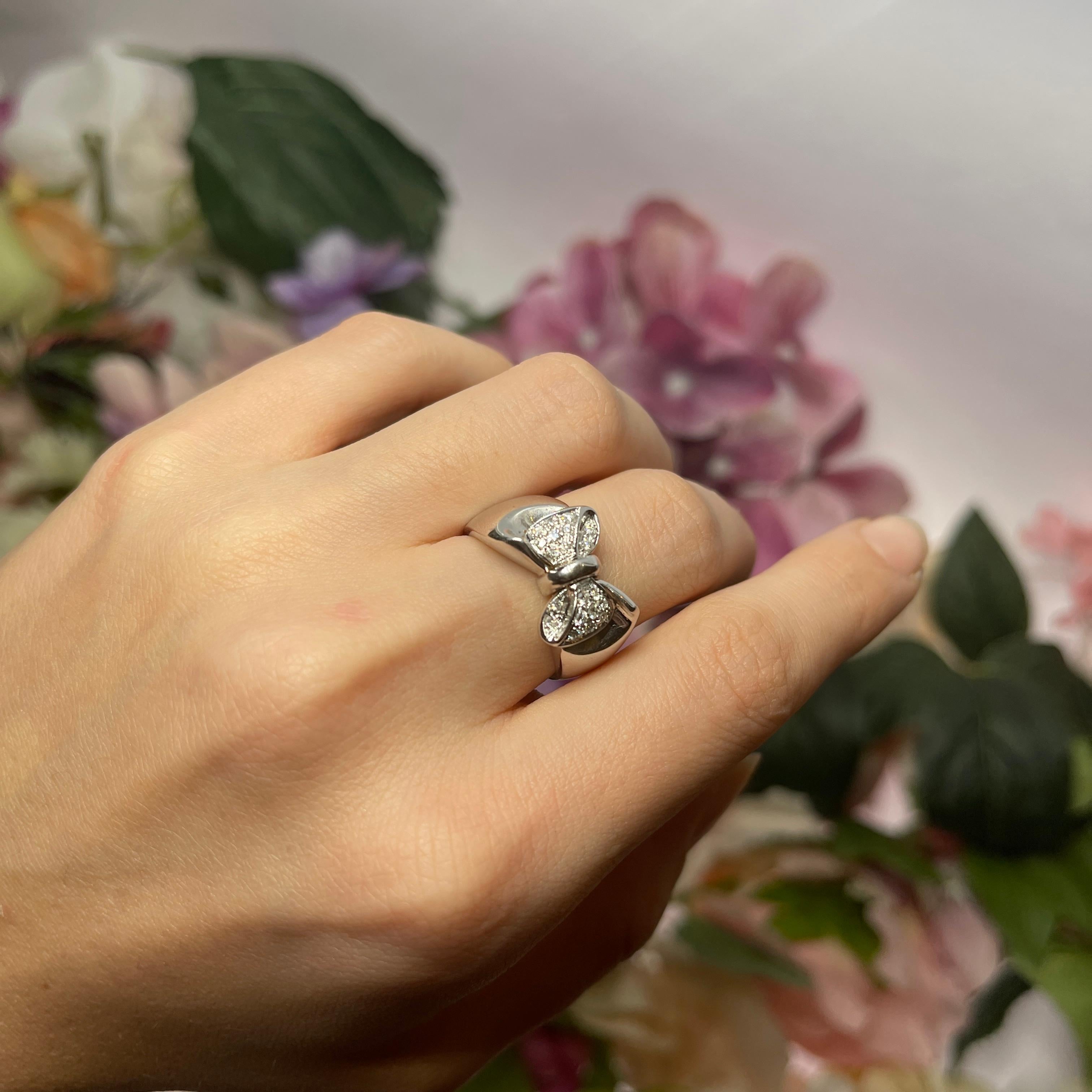 White Gold Ribbon Band Ring with Diamond Pavé For Sale 5