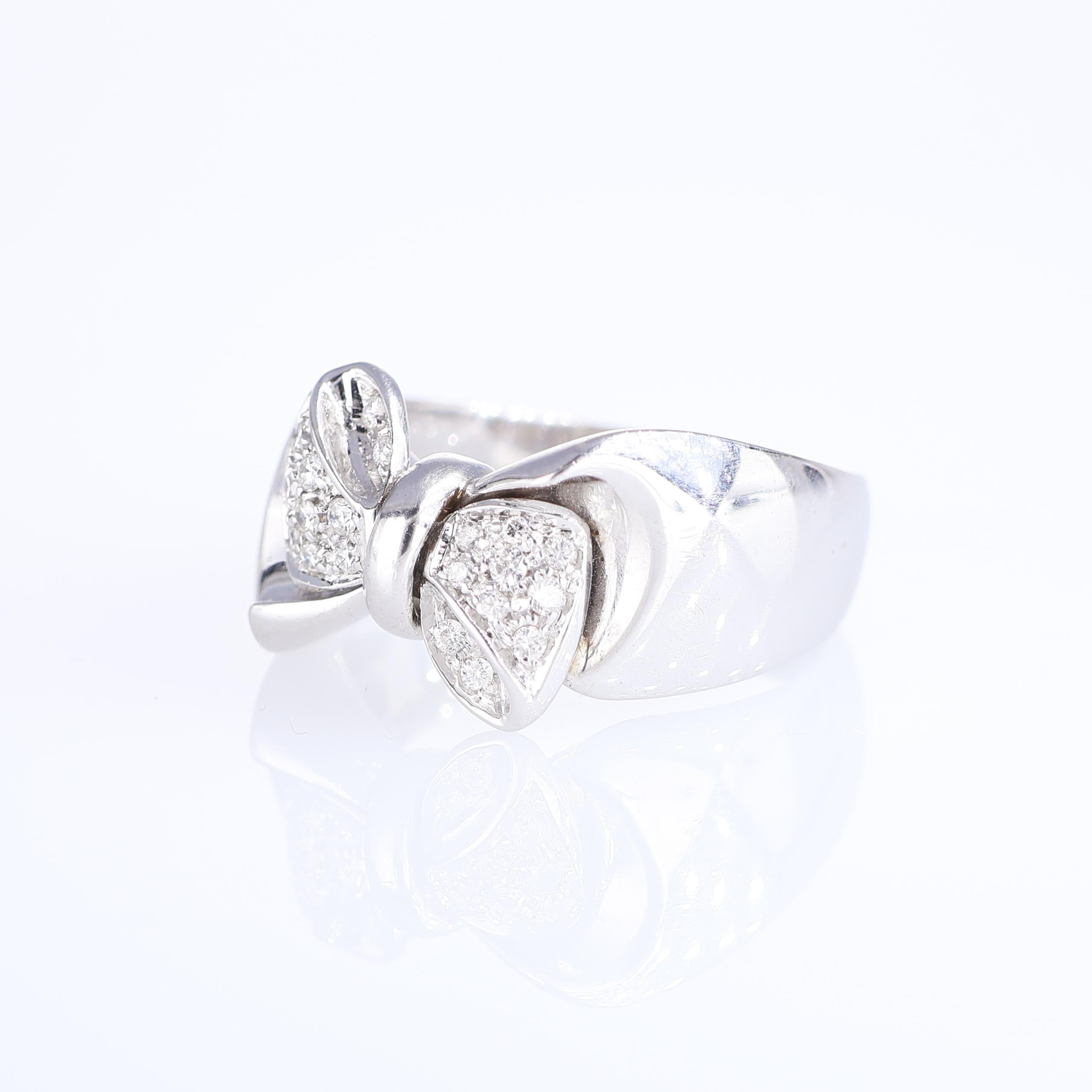 Brilliant Cut White Gold Ribbon Band Ring with Diamond Pavé For Sale