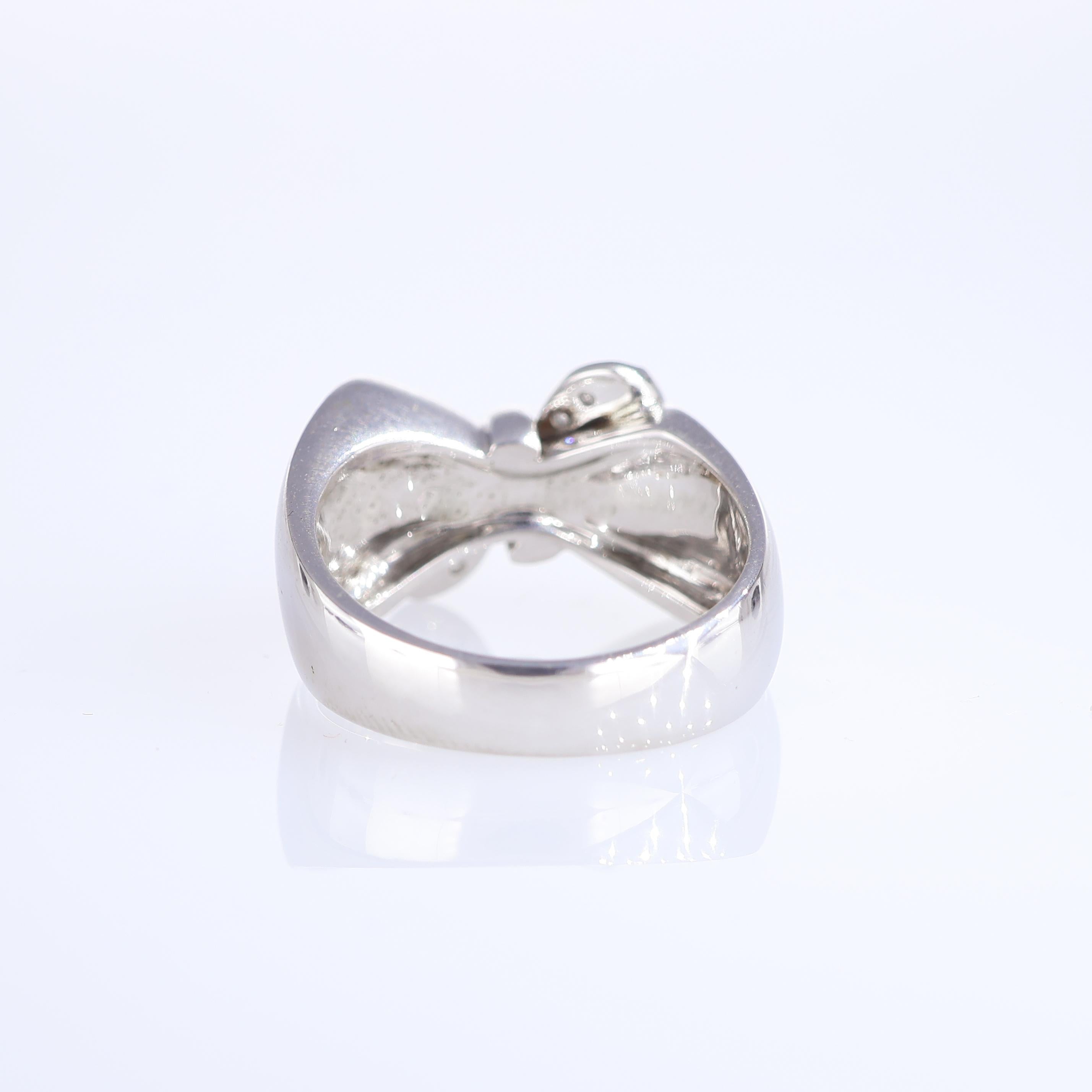 Women's or Men's White Gold Ribbon Band Ring with Diamond Pavé For Sale