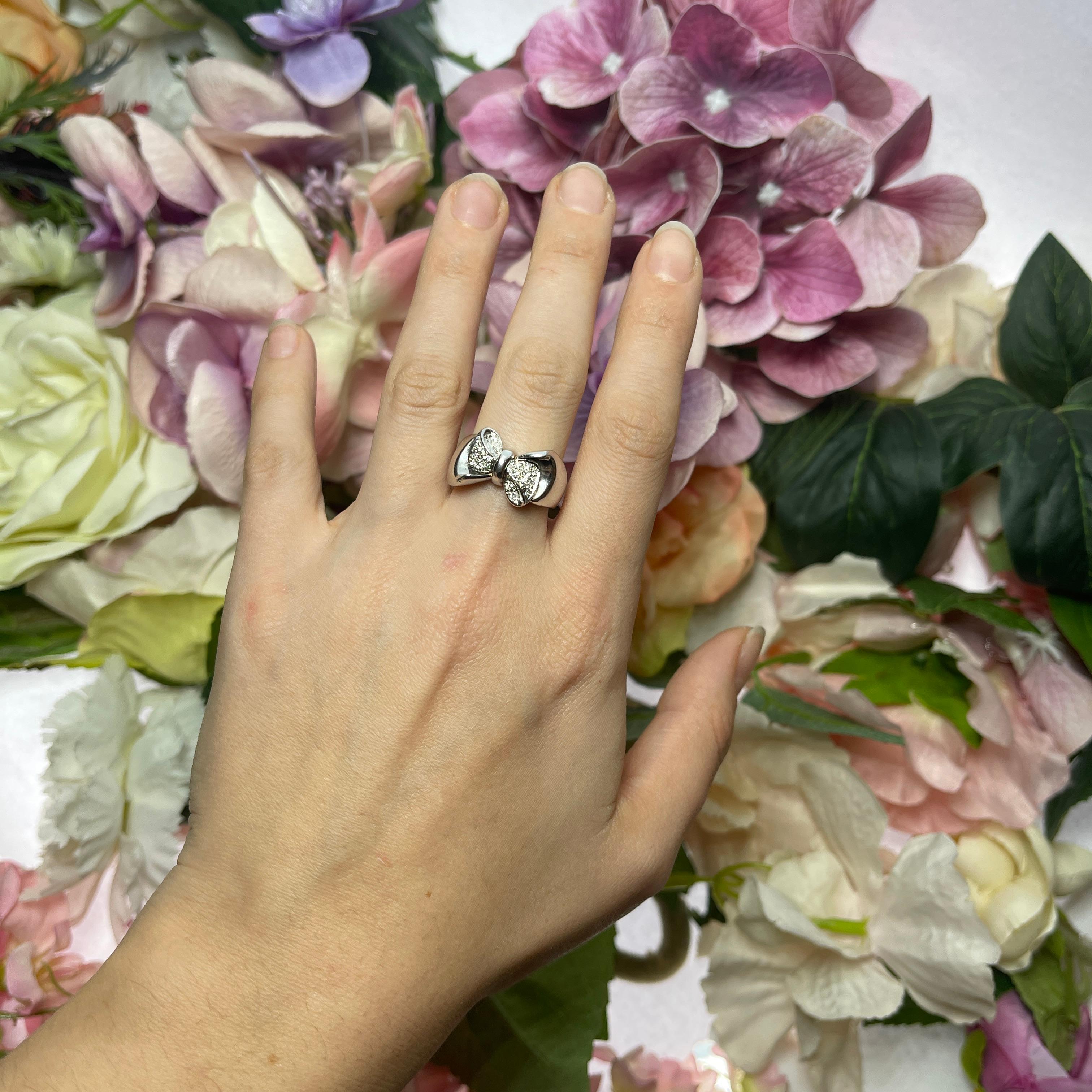 White Gold Ribbon Band Ring with Diamond Pavé For Sale 2