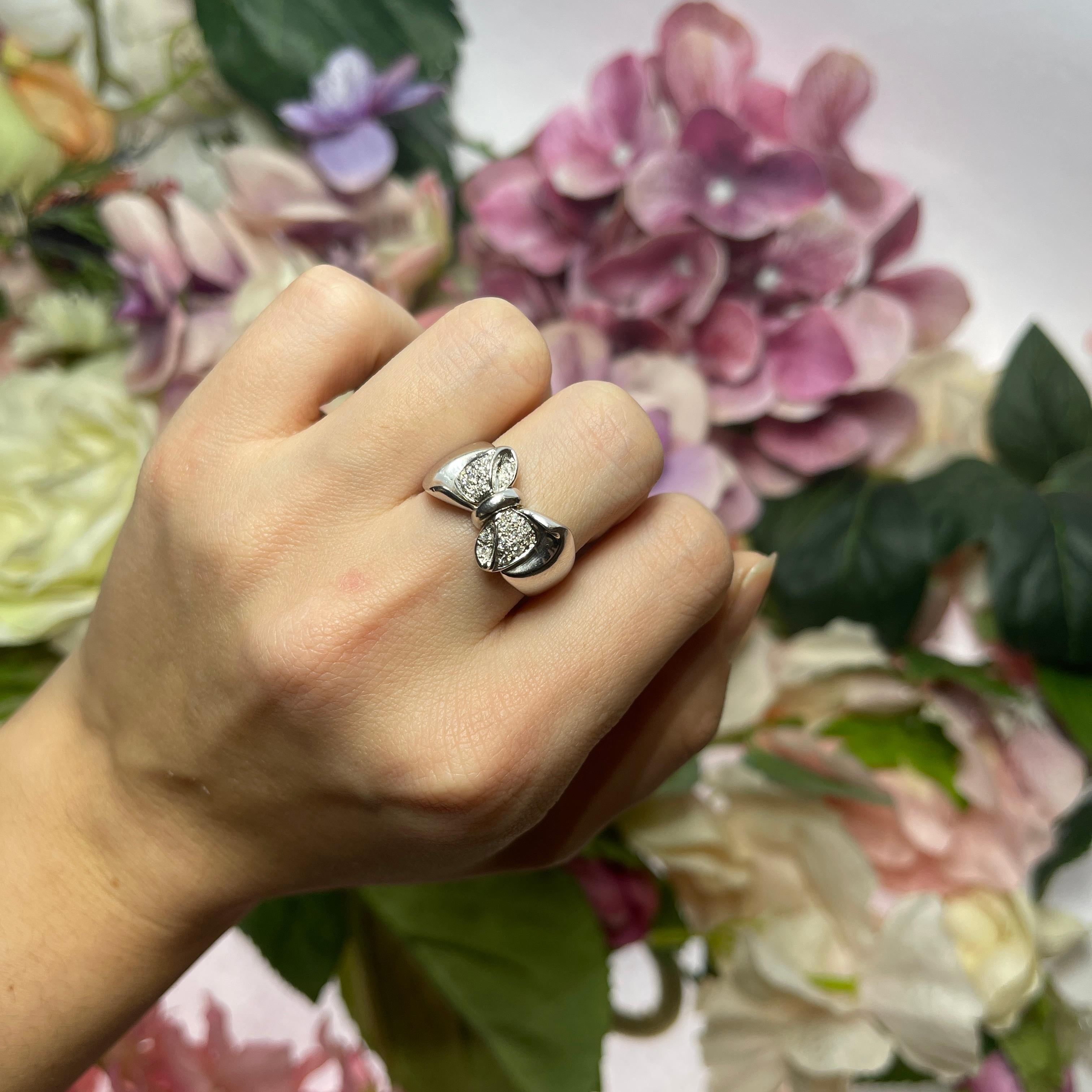 White Gold Ribbon Band Ring with Diamond Pavé For Sale 3