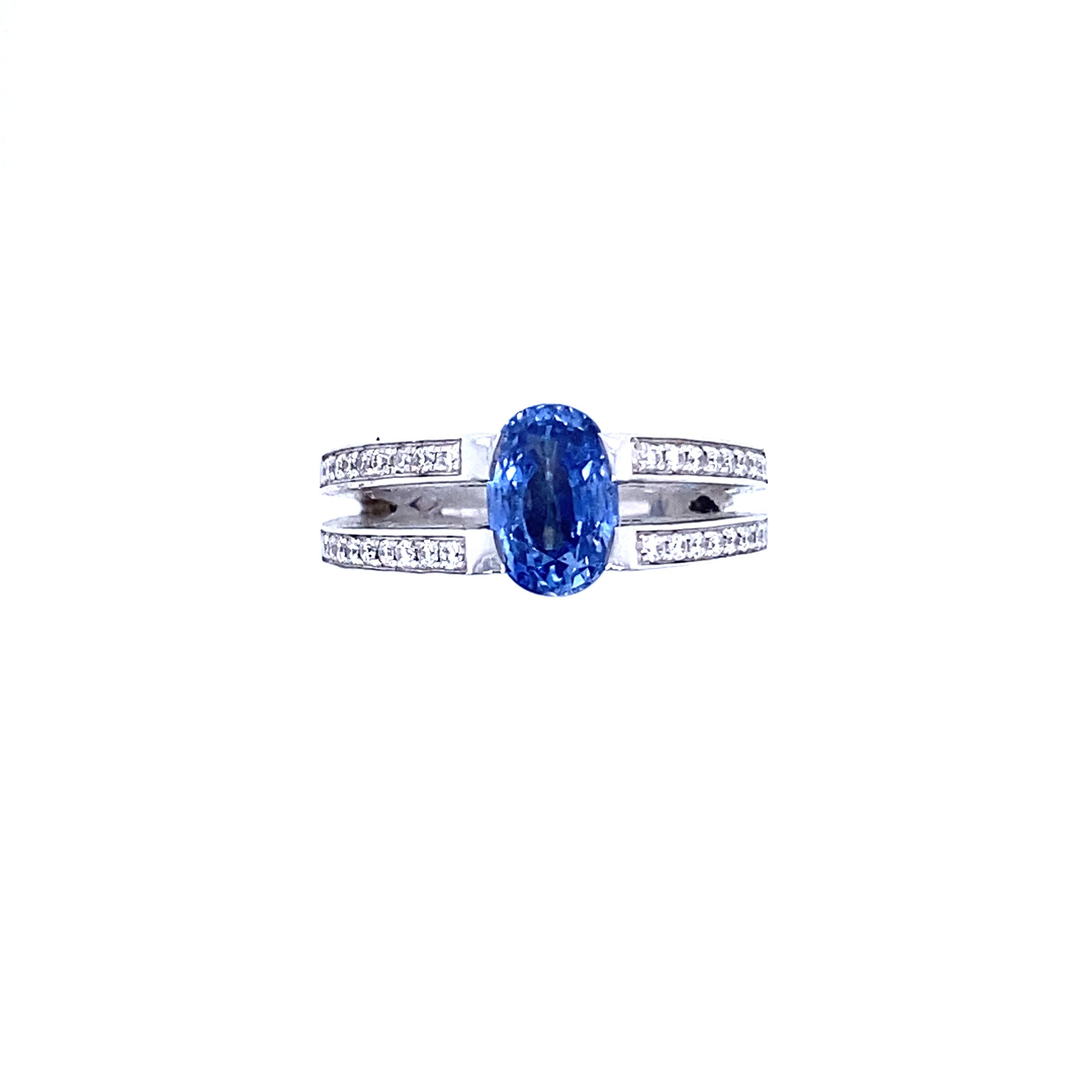 Women's White Gold Ring 2.2 Carat Sapphire and 0.27 Carat Diamonds For Sale
