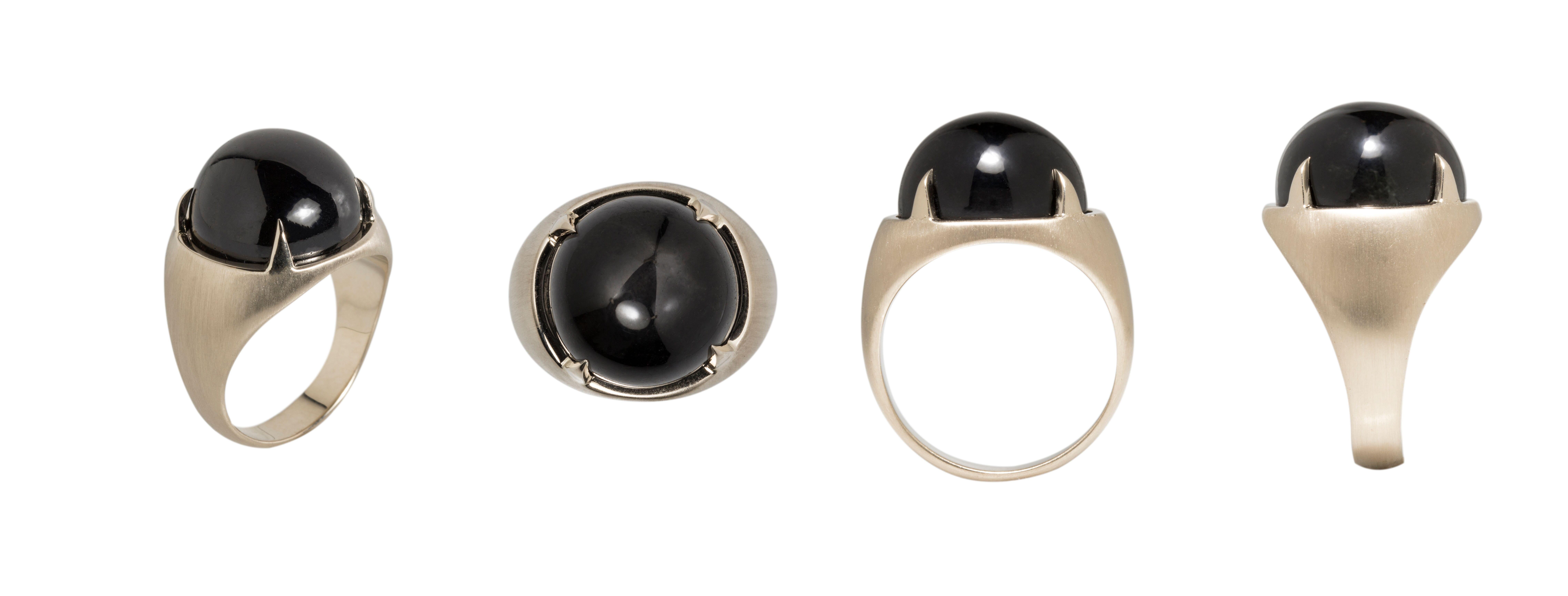 Contemporary Black Star cabochon cut 18K White Gold Ring For Sale
