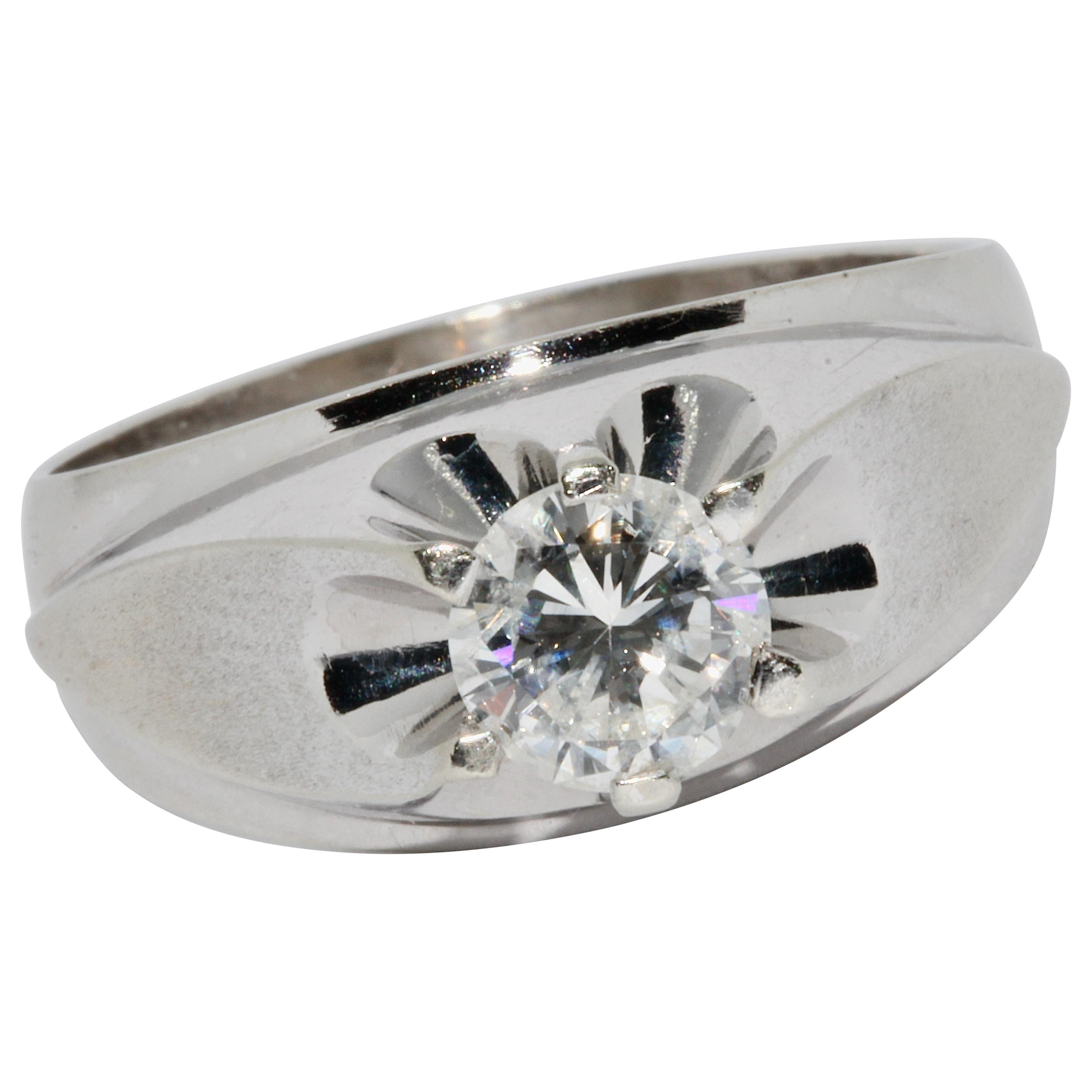 White Gold Ring Set with 1.1 Carat White Solitaire Diamond For Sale