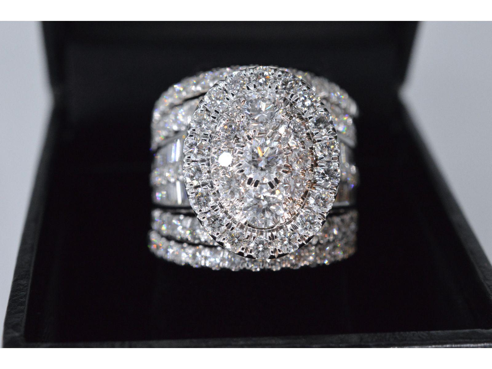 Brilliant Cut White gold ring set with diamonds 5.50 carat For Sale