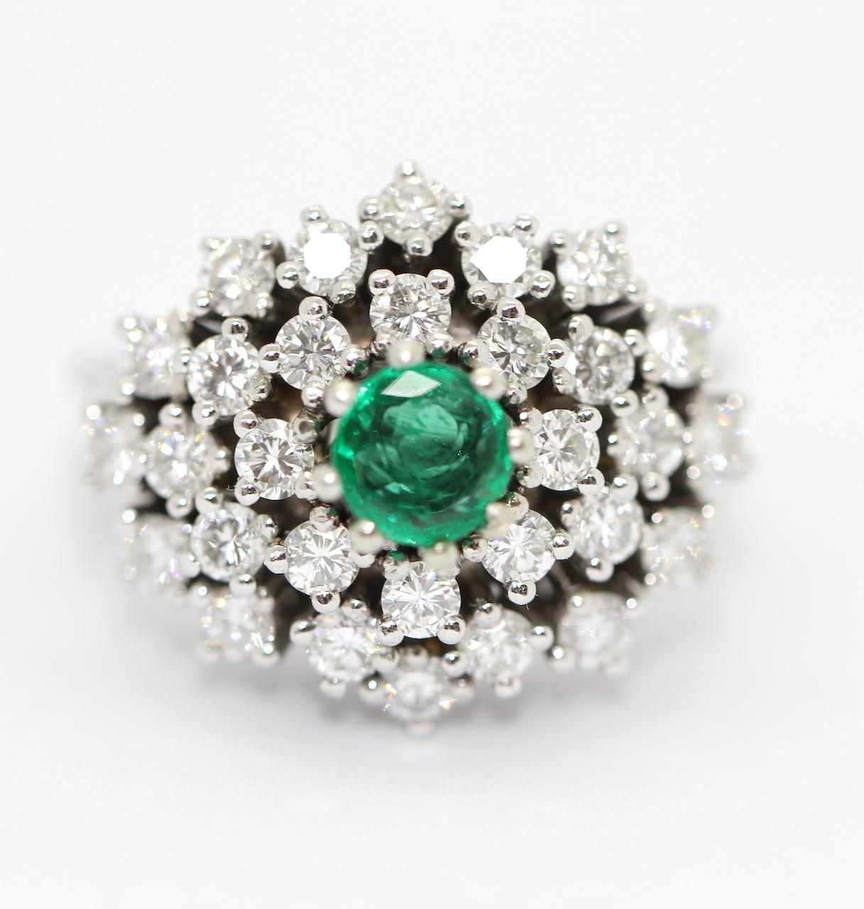 Round Cut White Gold Ring Set with White Diamonds and Emerald, 14 Karat For Sale