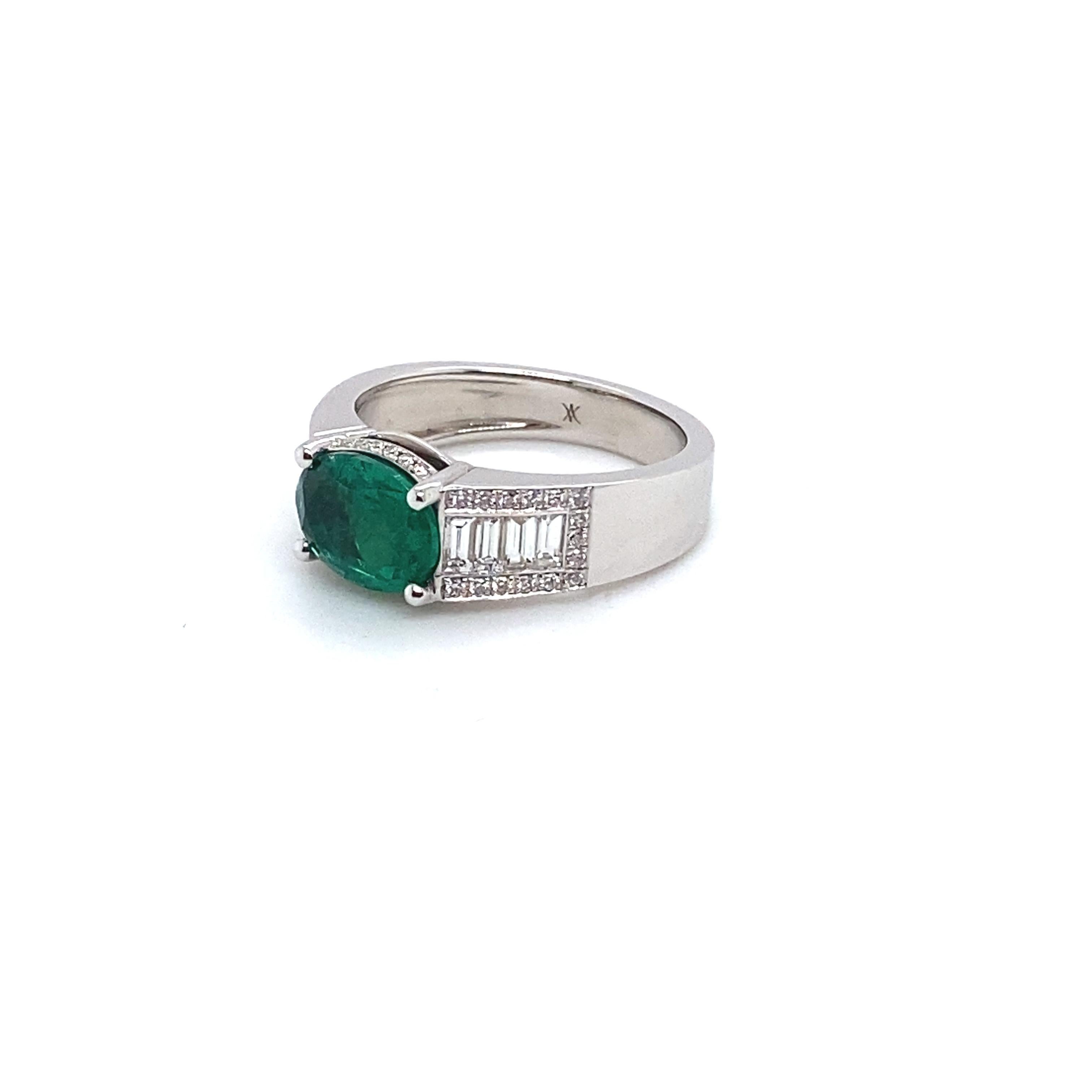 White Gold Ring Surmounted by an Natural Emerald with Diamonds.
White gold ring surmounted by an emerald with 42 brilliants diamonds, color F/G that weighs 0.40 carats and 8 baguettes diamonds, color F/G that weighs 0.15 carats.
Ring in the modern