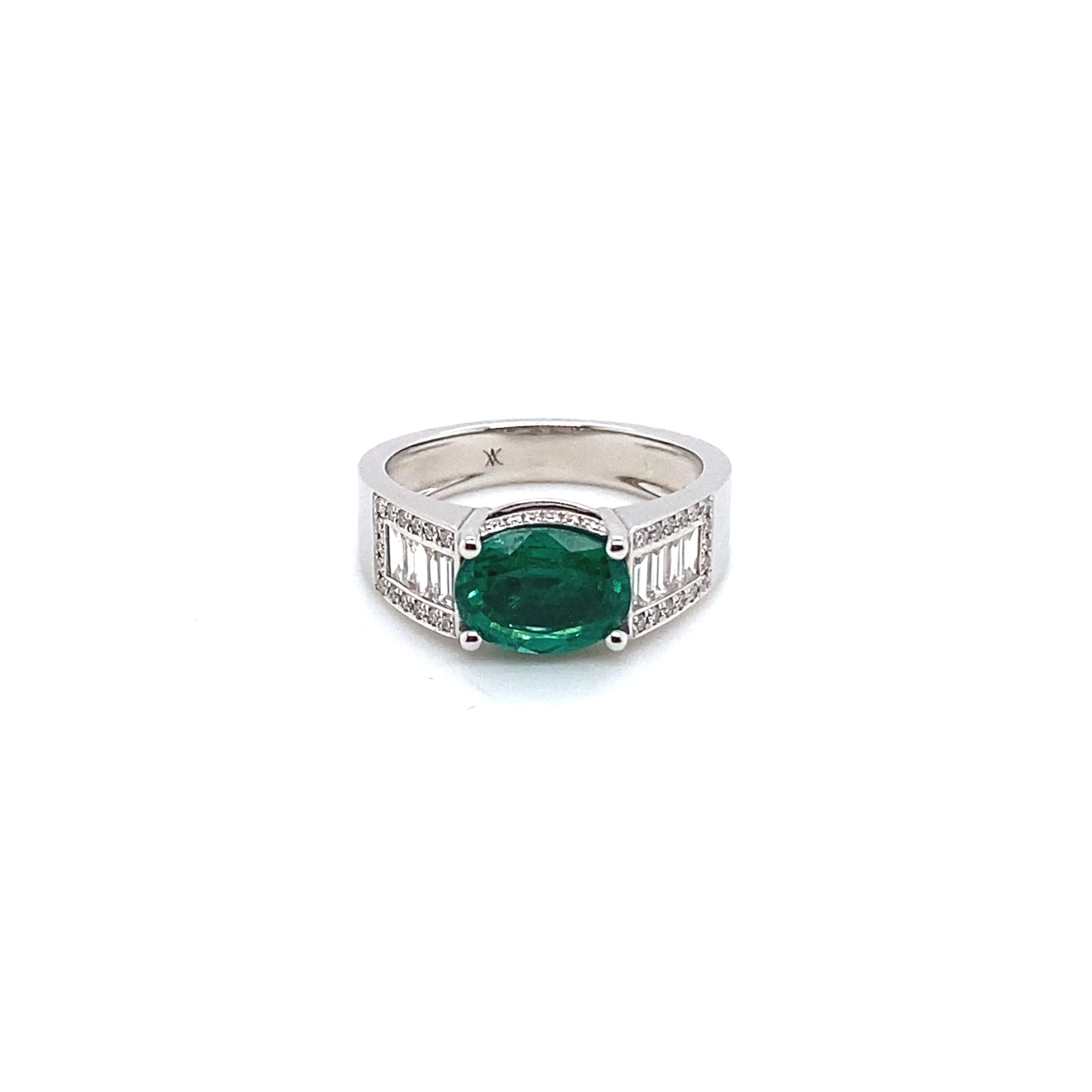Modern White Gold Ring Surmounted by an Natural Emerald with Diamonds For Sale