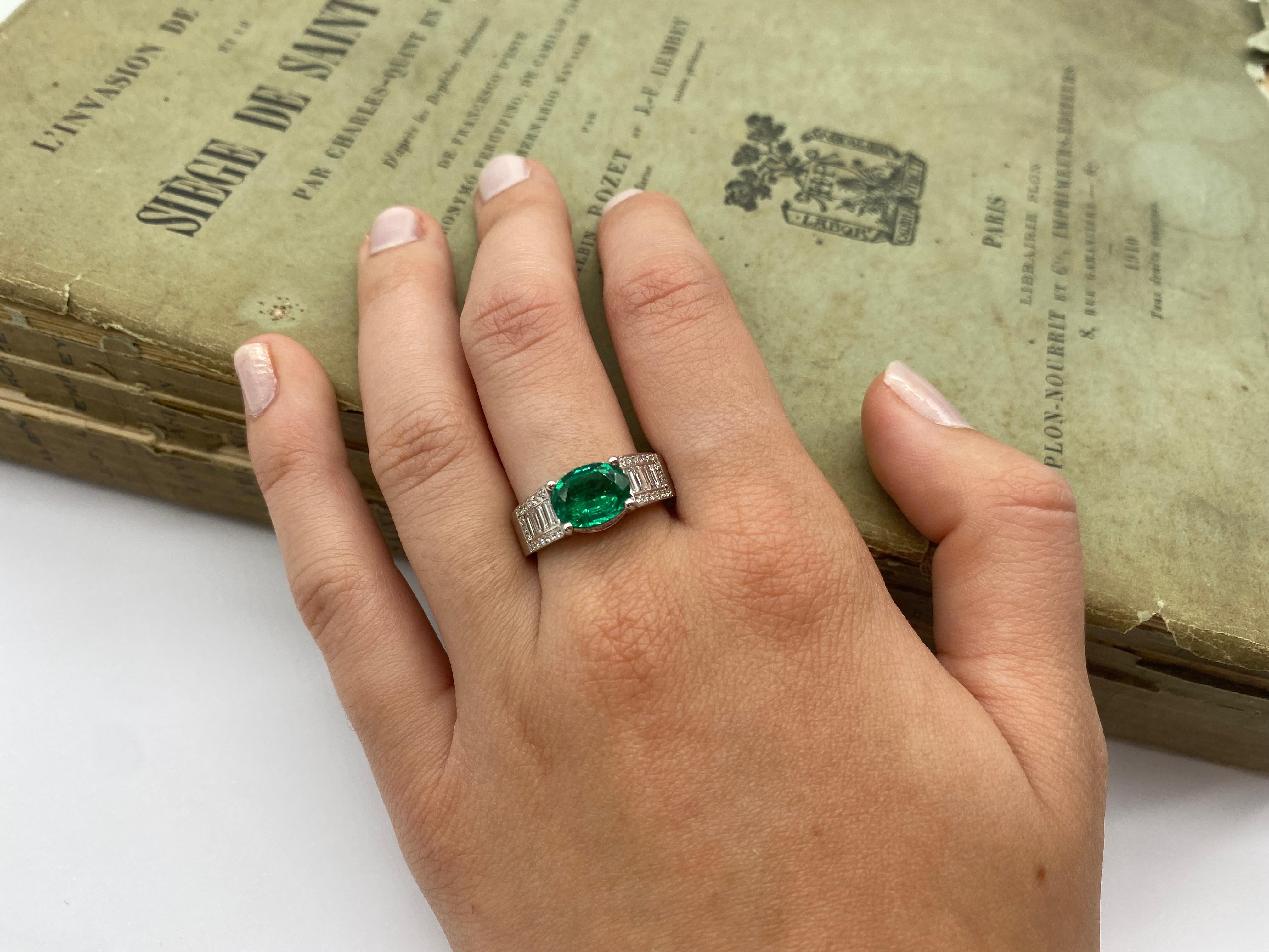 Emerald Cut White Gold Ring Surmounted by an Natural Emerald with Diamonds For Sale
