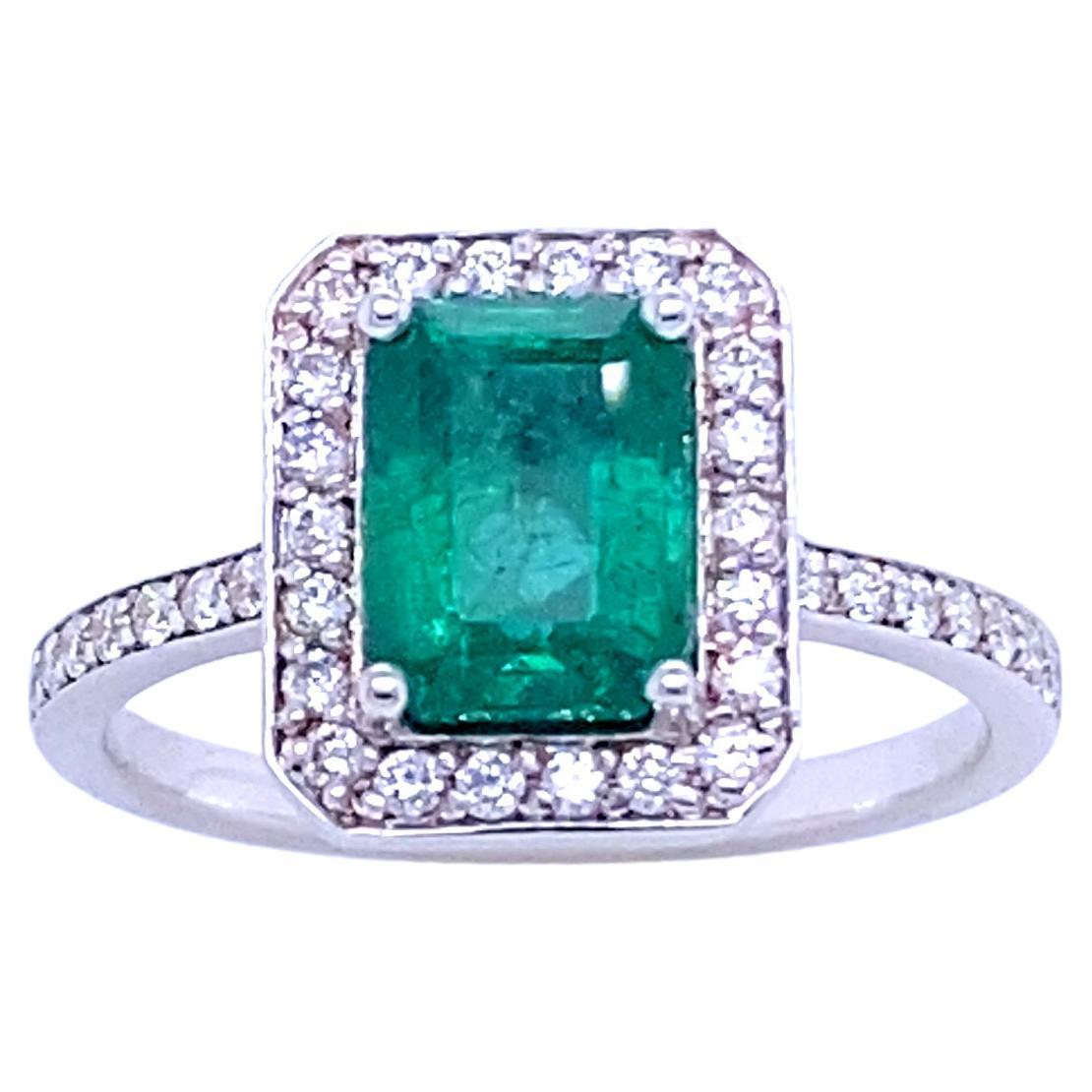 Welcome to Mesure et Art du Temps, where we are delighted to present this superb Art Deco style ring adorned with a magnificent RPC-cut emerald of 1.66 carats, a French creation of unparalleled elegance and refinement.

This Art Deco style ring is