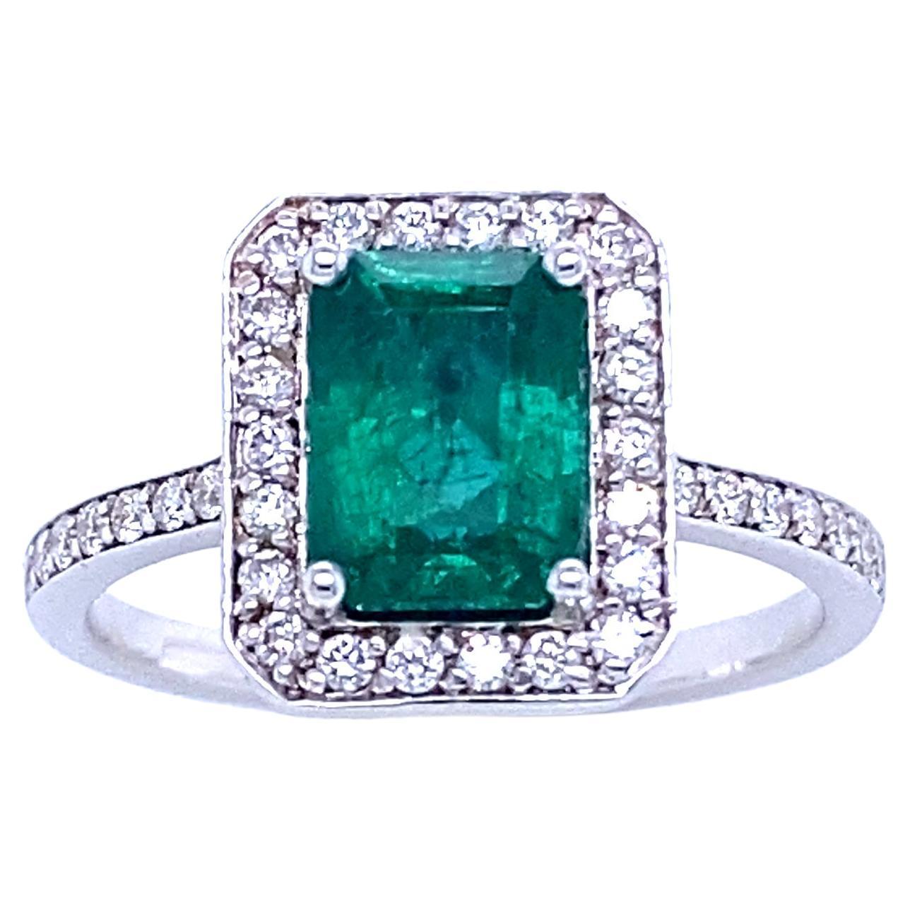 Ring Surmounted by an RPC-Cut Emerald Surrounded by Diamonds White Gold 18 Karat