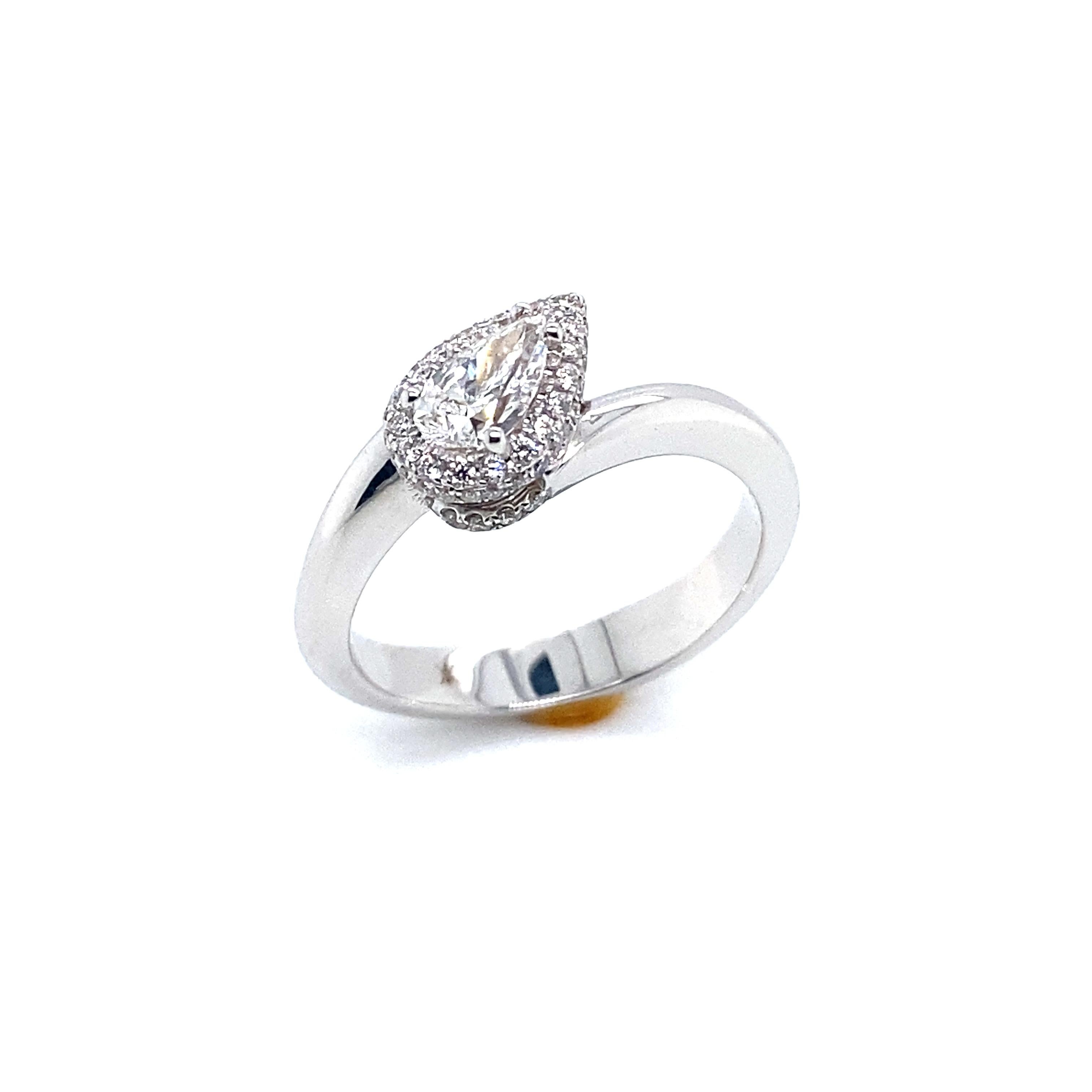 Modern Ring Tapped with a Certified Pear Diamonds White Gold 18 Karat For Sale