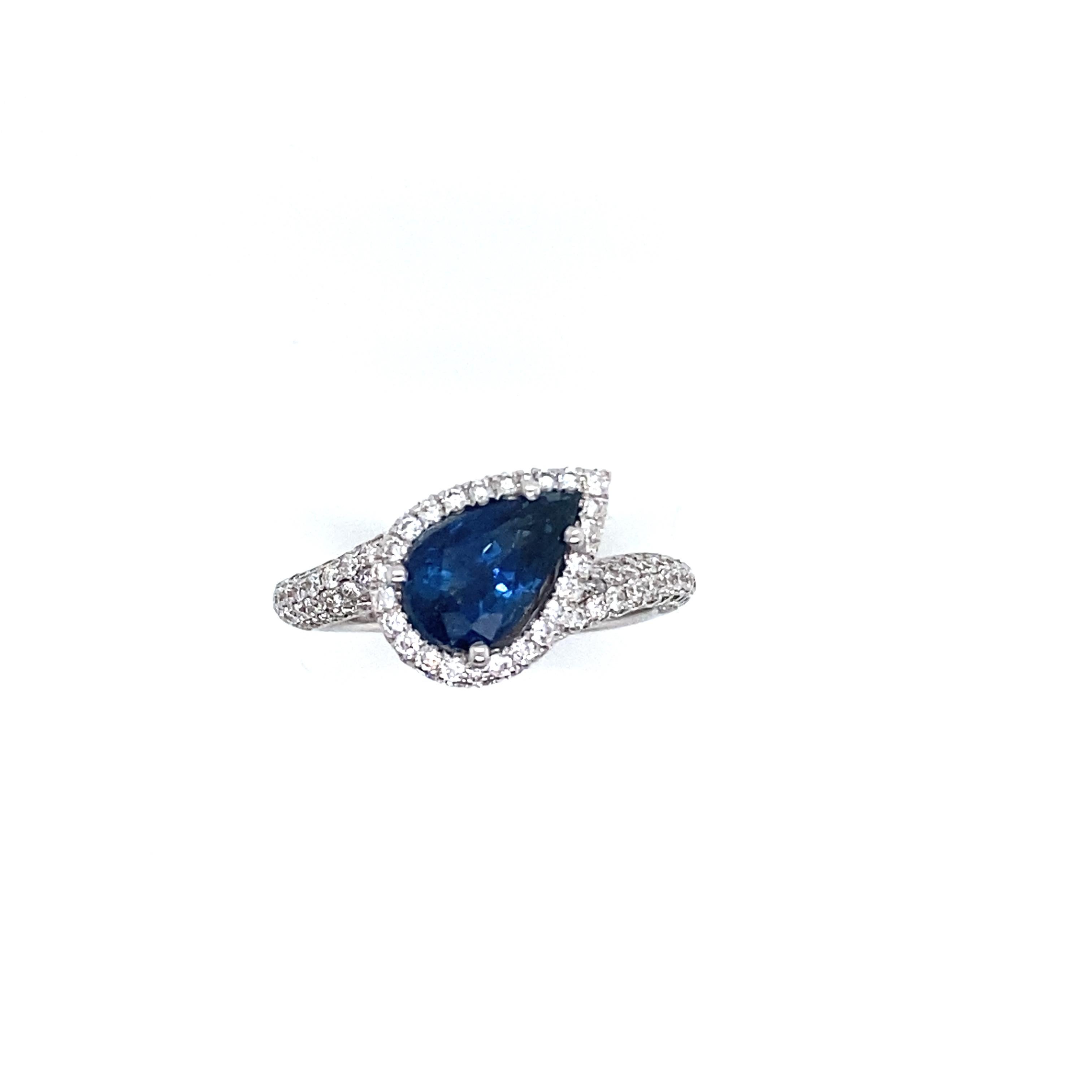 Immerse yourself in the prestigious world of fine jewelry with this 18-carat gold ring which dazzles with the incomparable beauty of a pear-shaped sapphire of exceptional rarity, weighing 2,090 carats and certified 26736W. The sapphire, precious