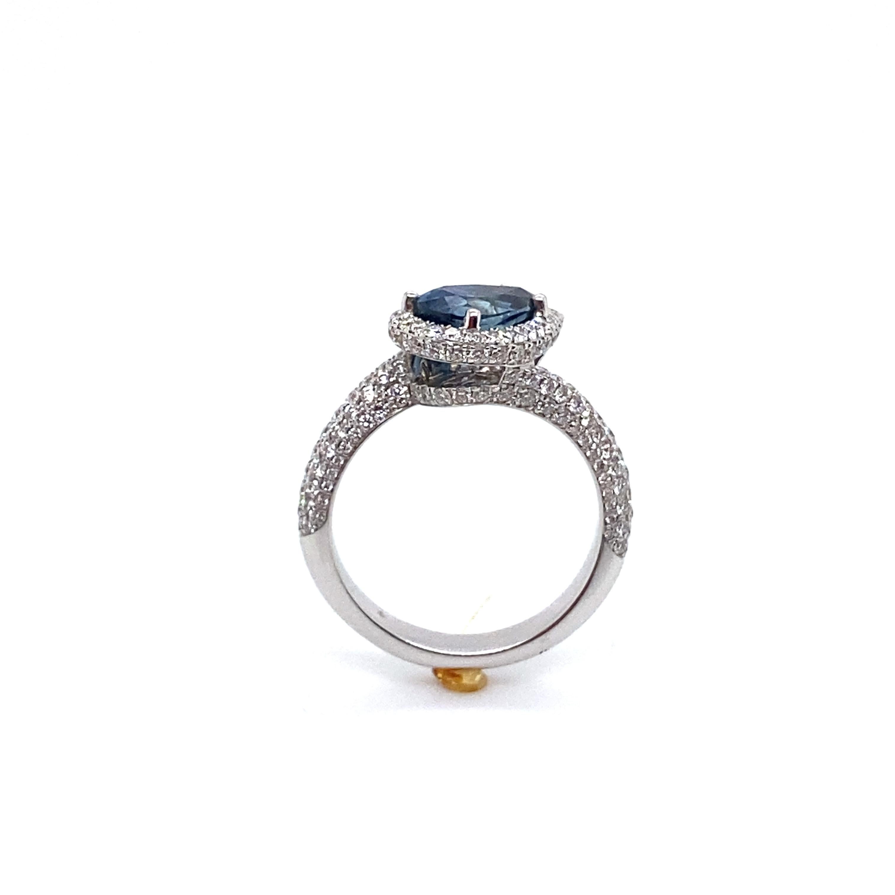 Ring Topped with a Certified Sapphire and Diamonds White Gold 18 Karat For Sale 1