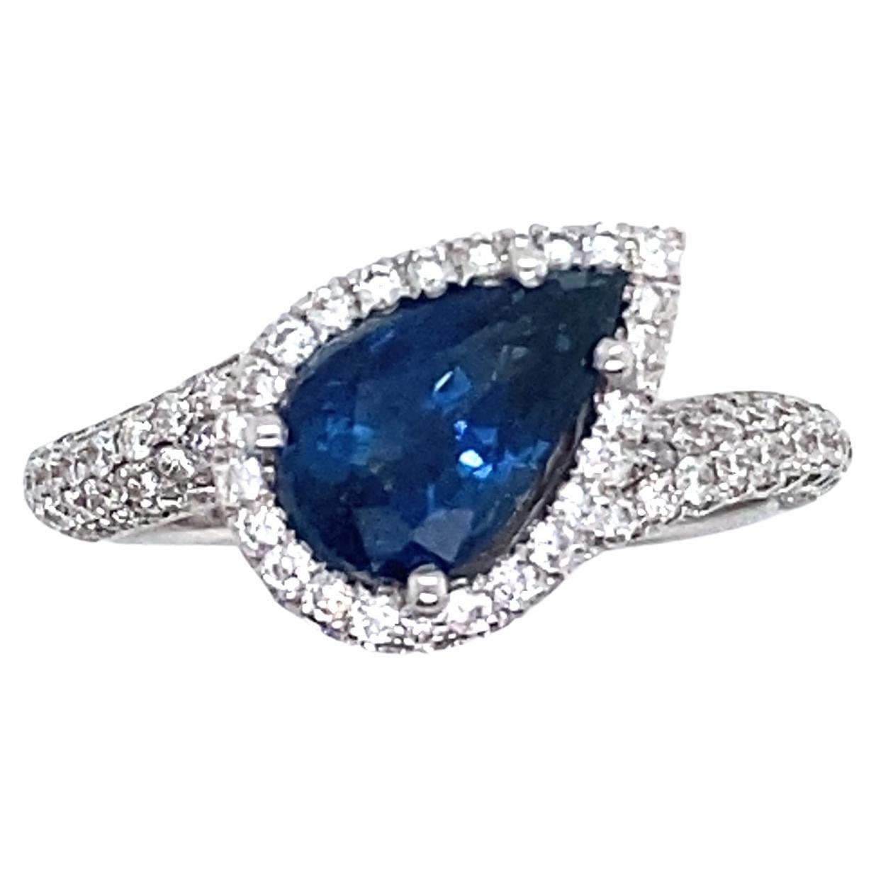 Ring Topped with a Certified Sapphire and Diamonds White Gold 18 Karat For Sale