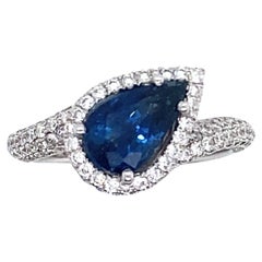 Ring Topped with a Certified Sapphire and Diamonds White Gold 18 Karat