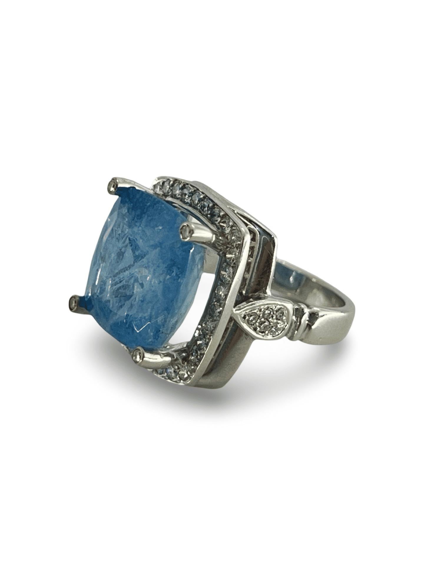 Weißgoldring mit 11,12 Karat Aquamarin und Diamanten (Art déco) im Angebot
