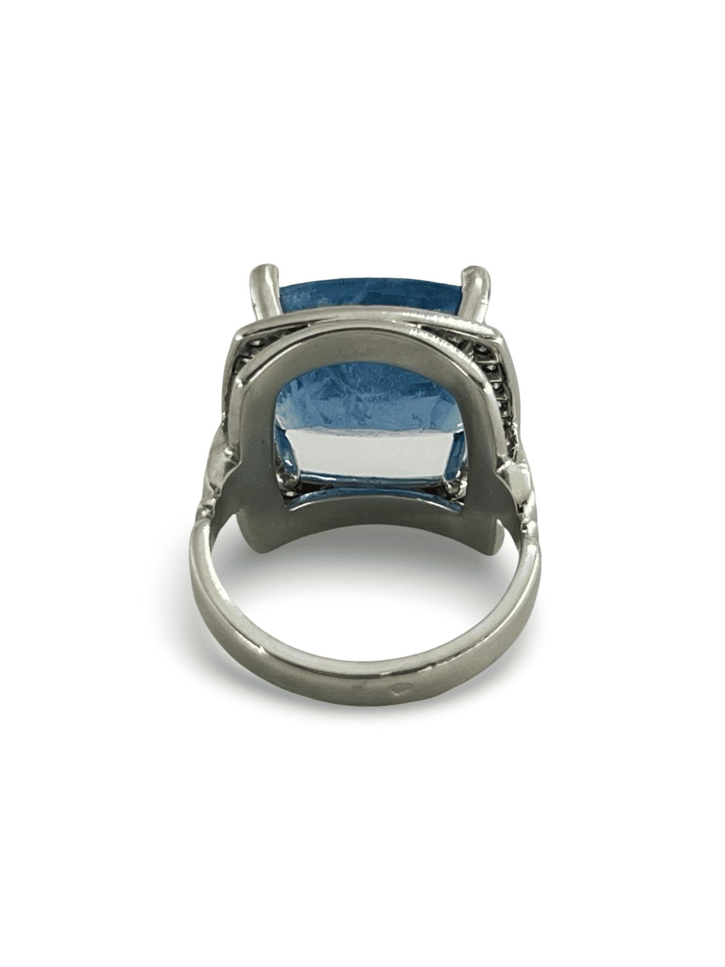 Weißgoldring mit 11,12 Karat Aquamarin und Diamanten Damen im Angebot