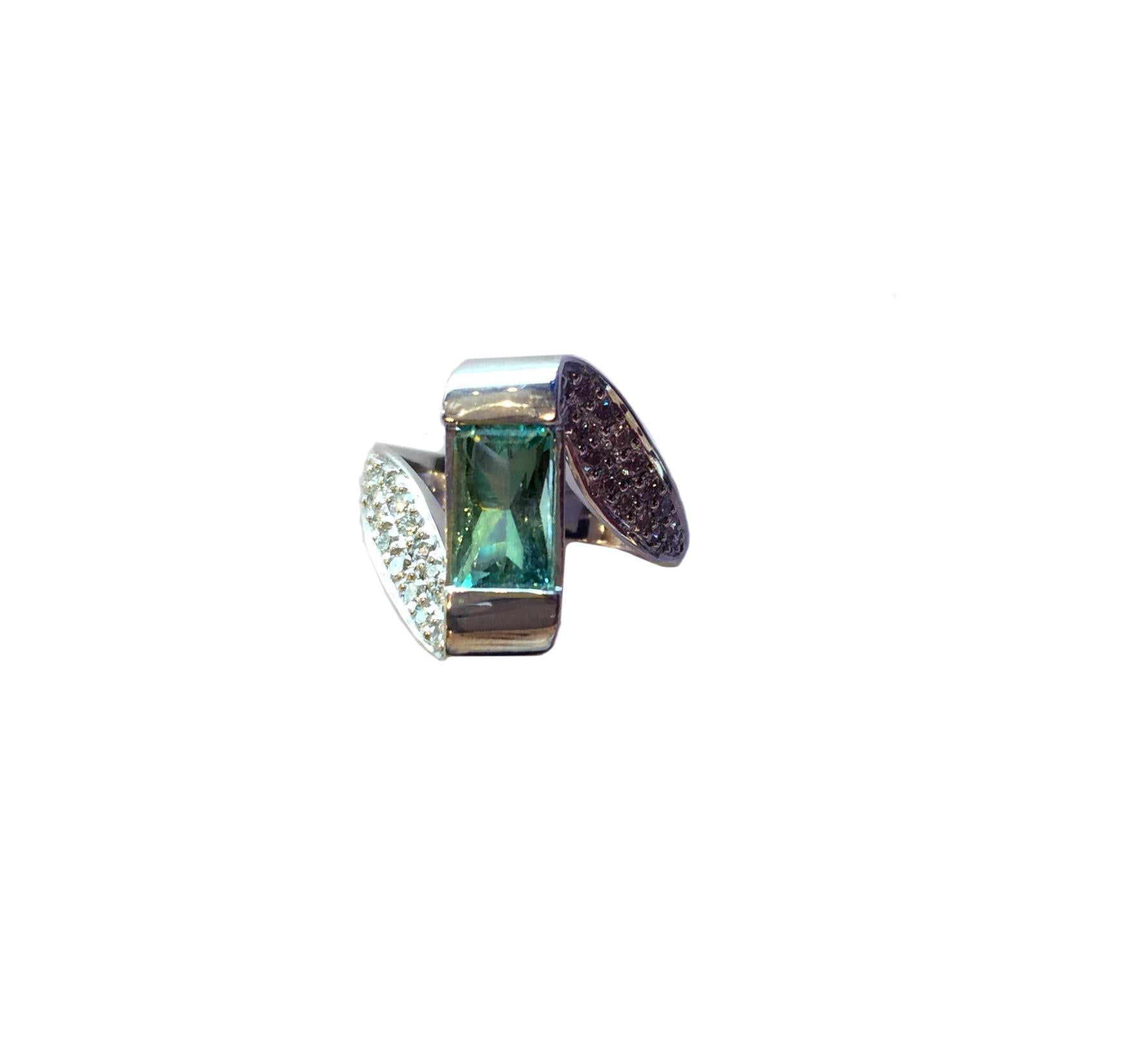 Artist White Gold Ring with 1.37 Carat Aquamarine and Diamonds For Sale