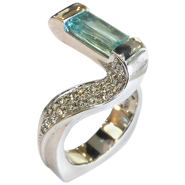 White Gold Ring with 1.37 Carat Aquamarine and Diamonds For Sale