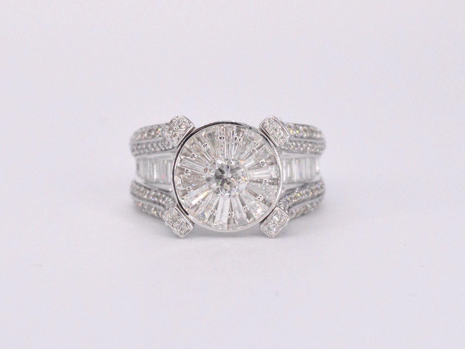 Women's White Gold Ring with 2.50 Carat Diamond For Sale