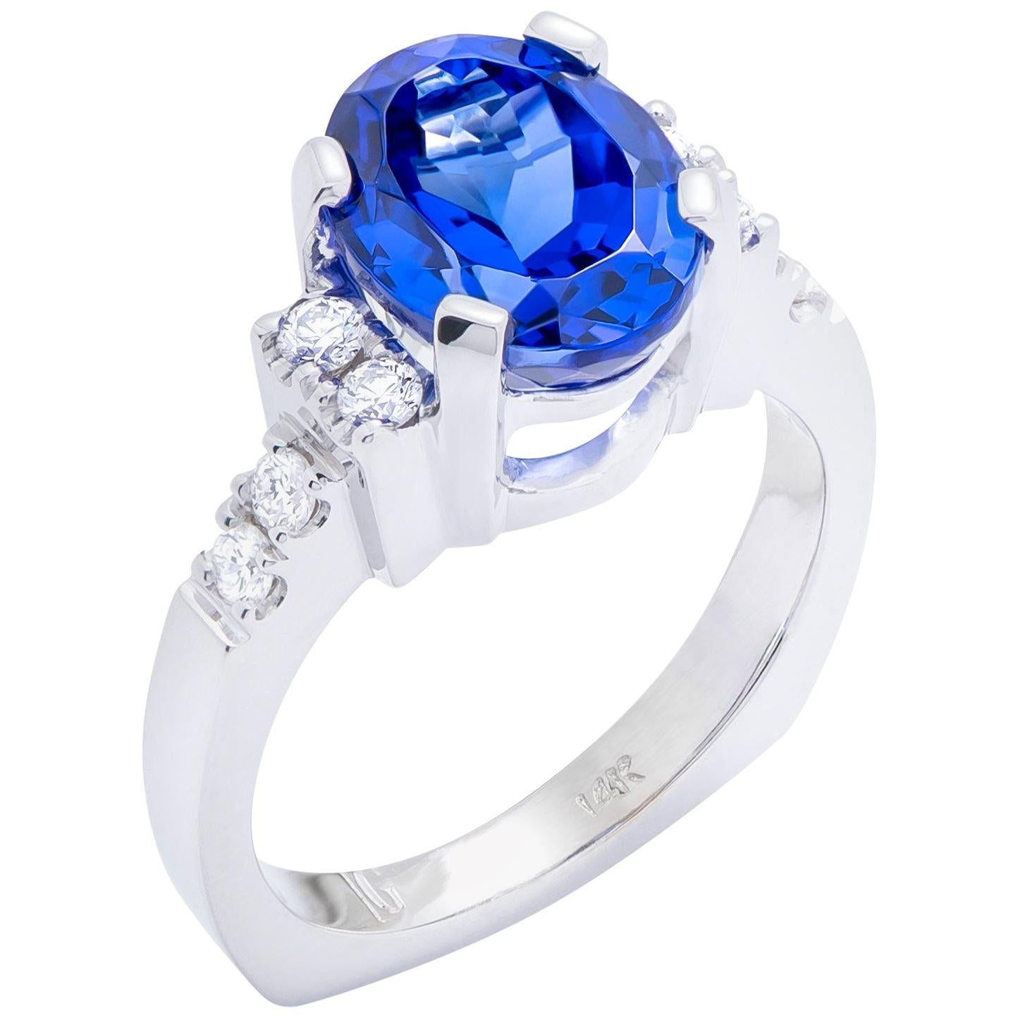 White Gold Ring with 3.97 Carat Tanzanite and Diamonds For Sale