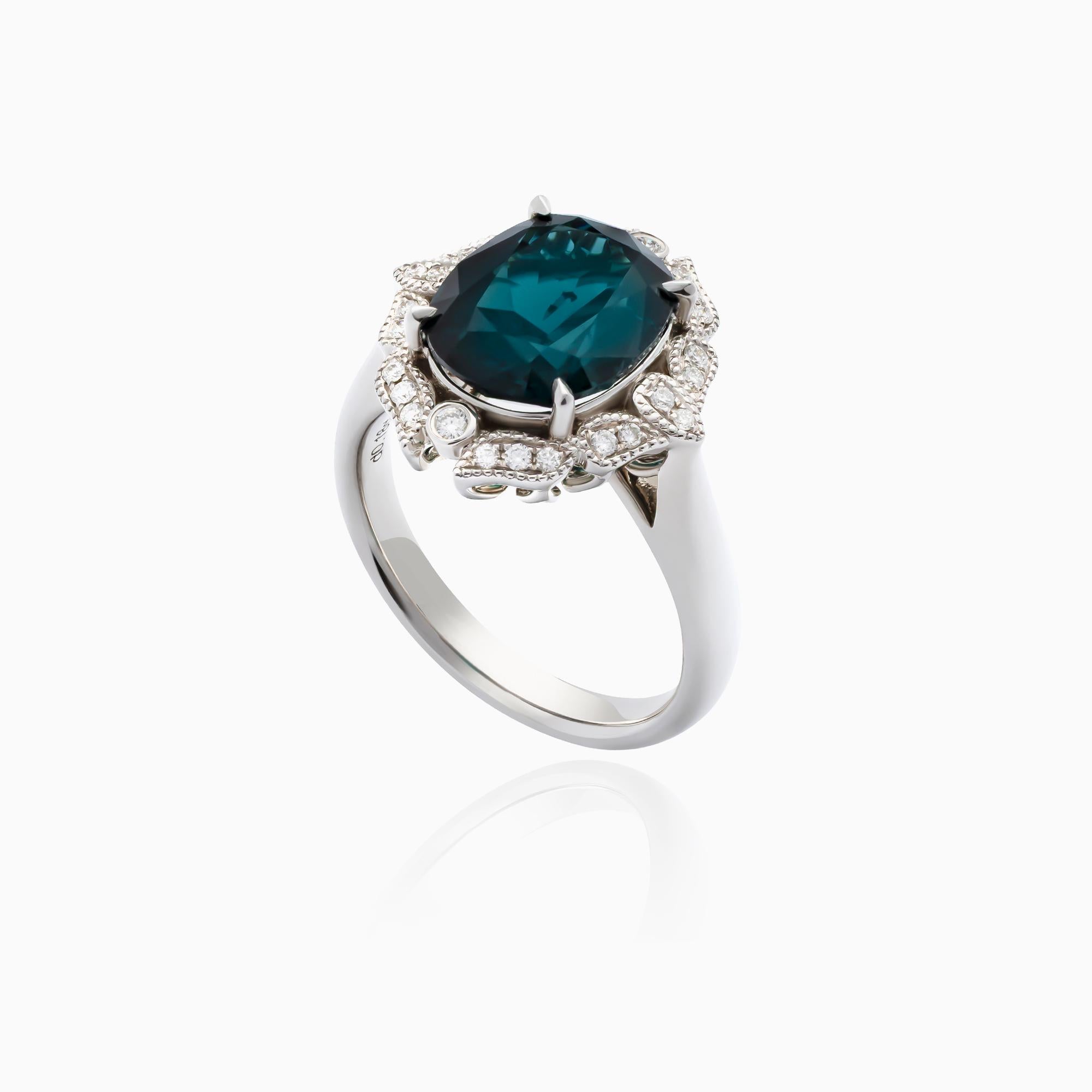 Taille brillant Bague en or blanc avec tourmaline indicolite de 4,15 carats et diamants de 0,18 carat en vente