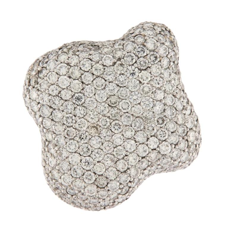 Brilliant Cut White gold ring with 5.17 ct diamonds pavé For Sale