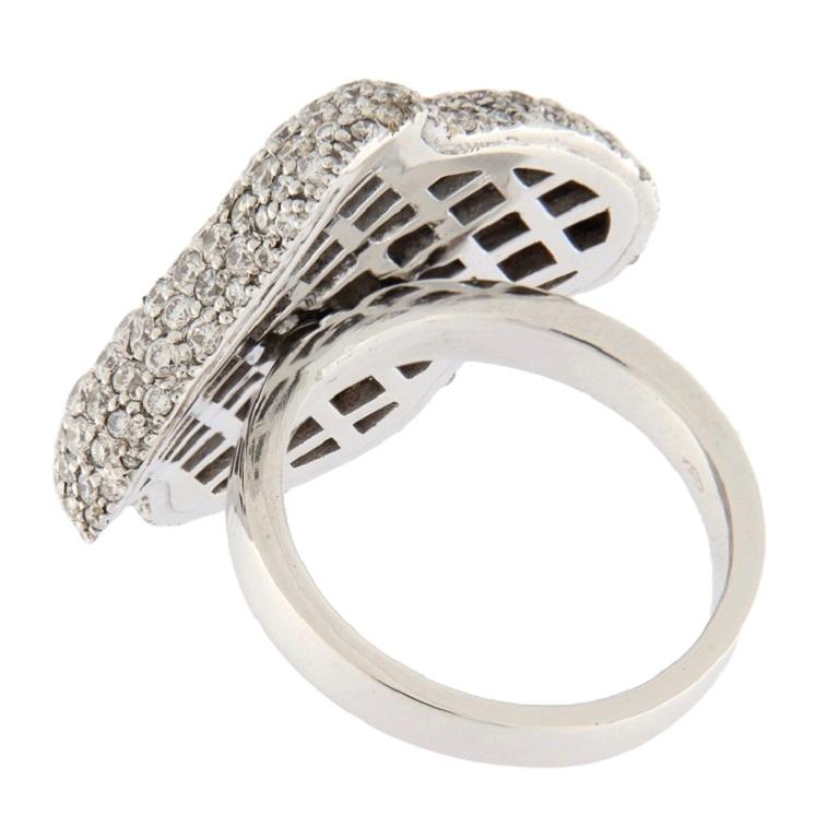 White gold ring with 5.17 ct diamonds pavé In New Condition For Sale In Bologna, IT