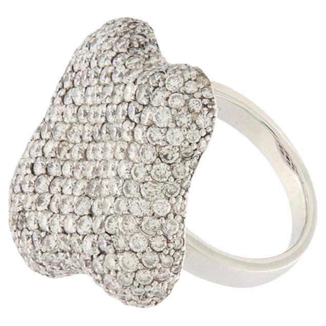 White gold ring with 5.17 ct diamonds pavé For Sale