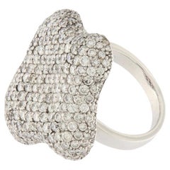 White gold ring with 5.17 ct diamonds pavé