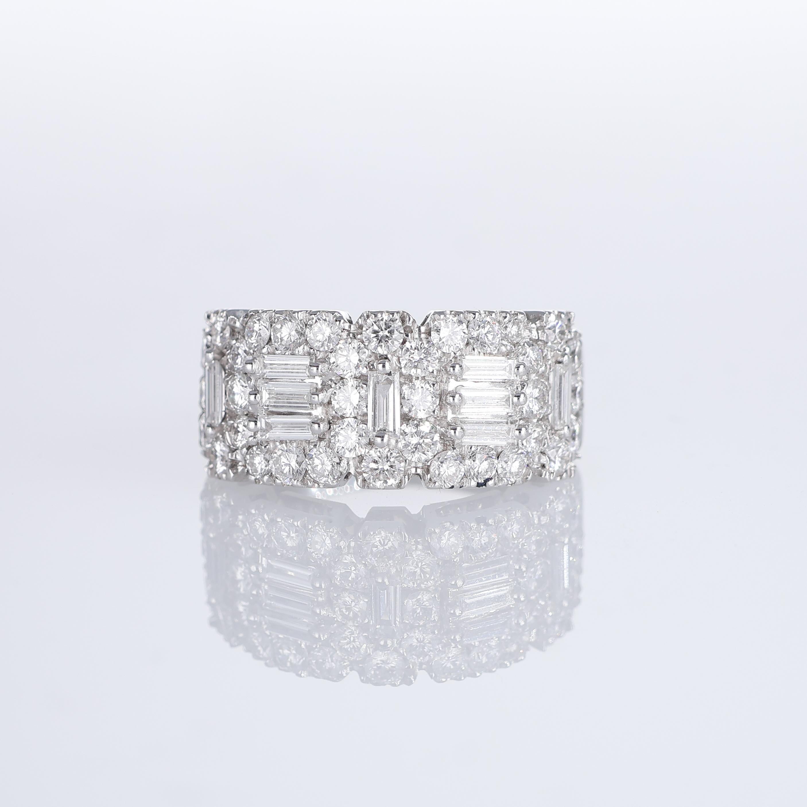 IMPORTANT NOTE:
✔ No additional costs will be added to this order.
✔ Shipping and customs duties are fully covered by us.
--------------------
A sophisticated ring crafted in 18k white gold, featuring a stunning combination of natural white