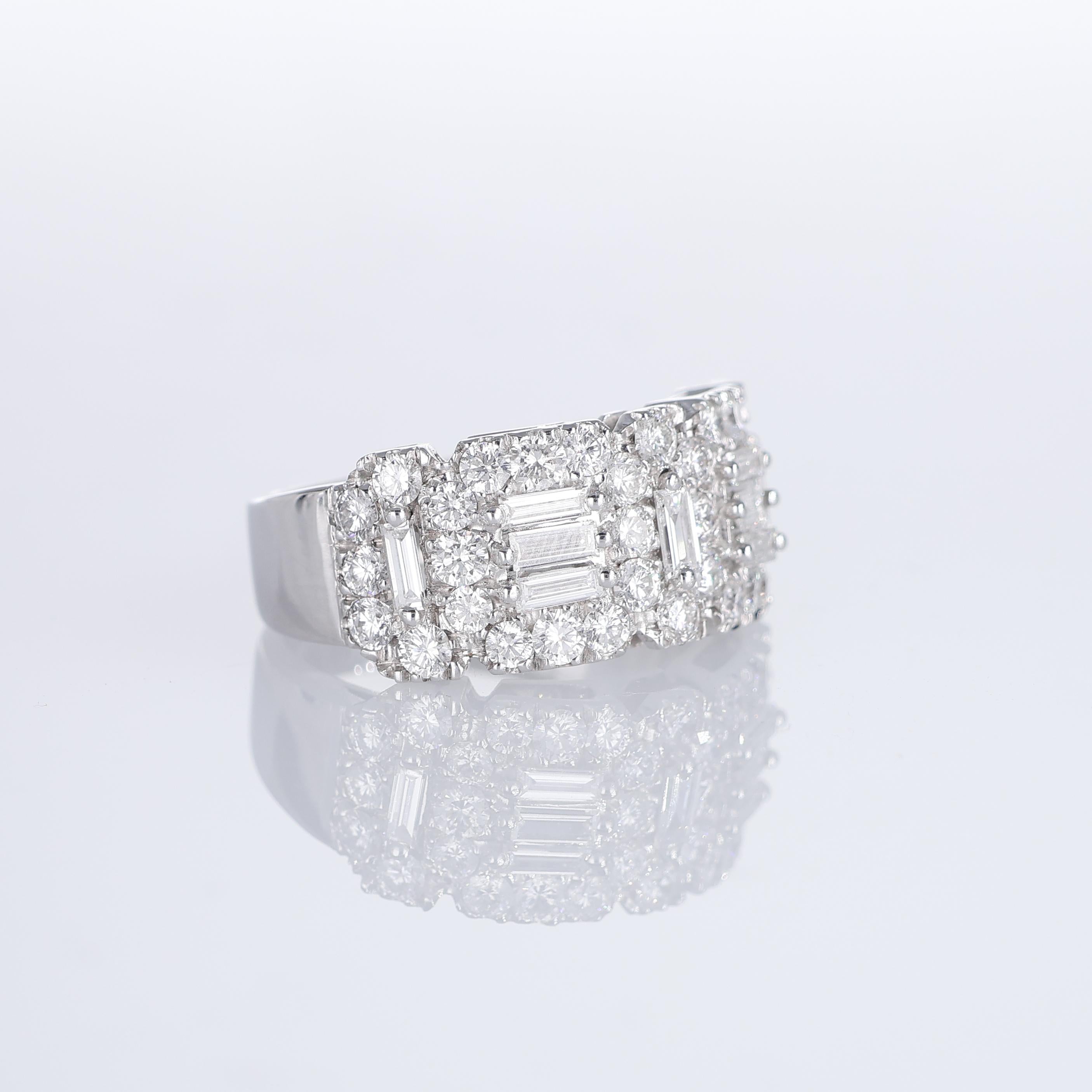 Brilliant Cut White Gold Ring with Baguette and Round Brilliant Diamonds For Sale
