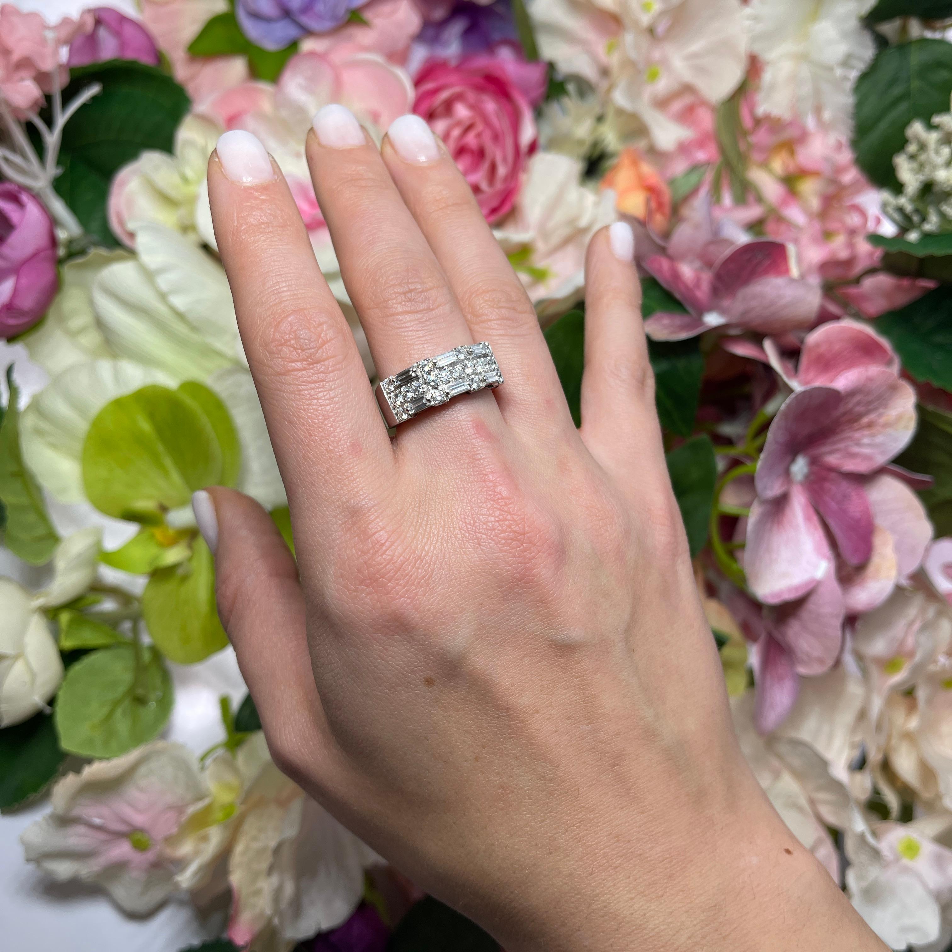 White Gold Ring with Baguette and Round Brilliant Diamonds For Sale 1
