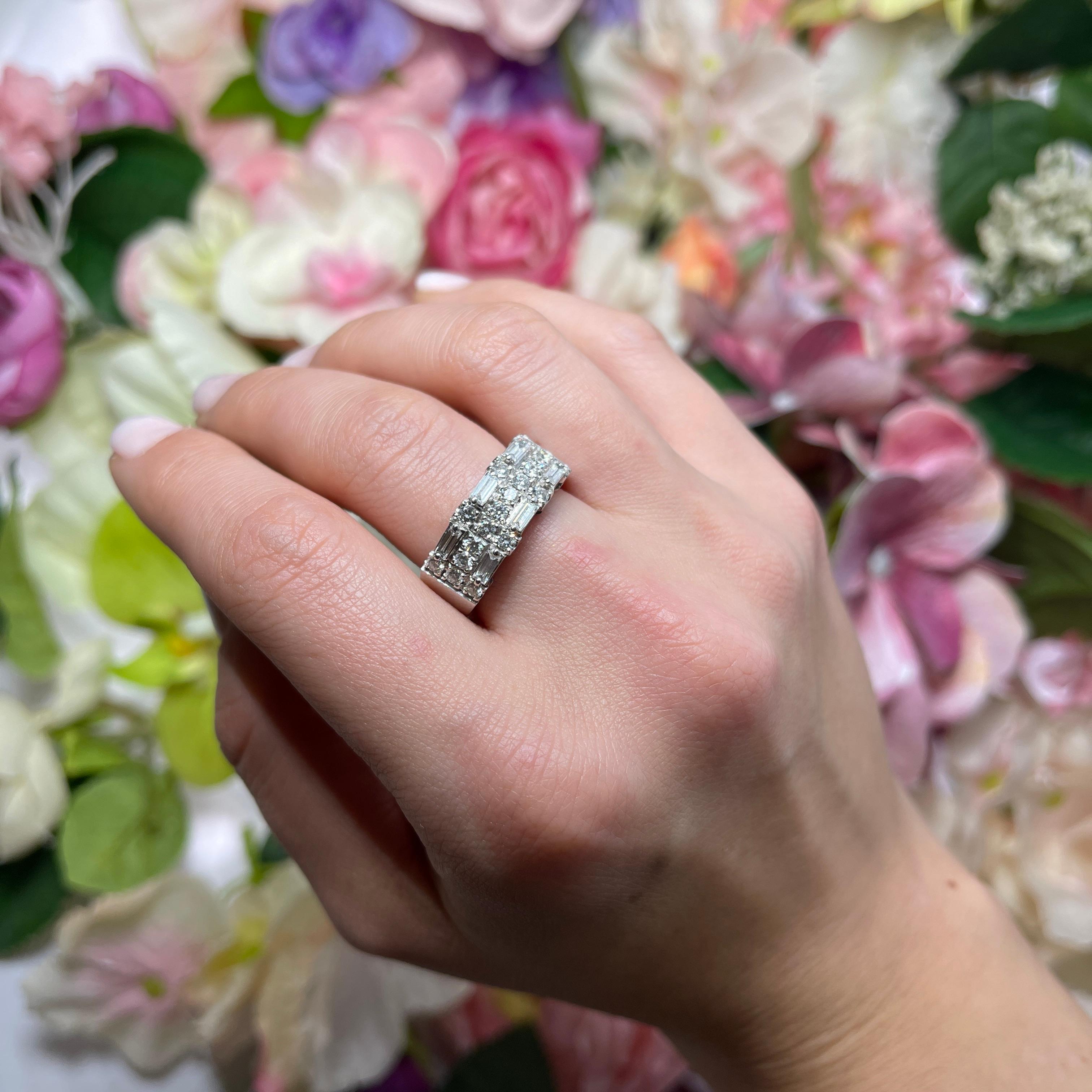 White Gold Ring with Baguette and Round Brilliant Diamonds For Sale 2