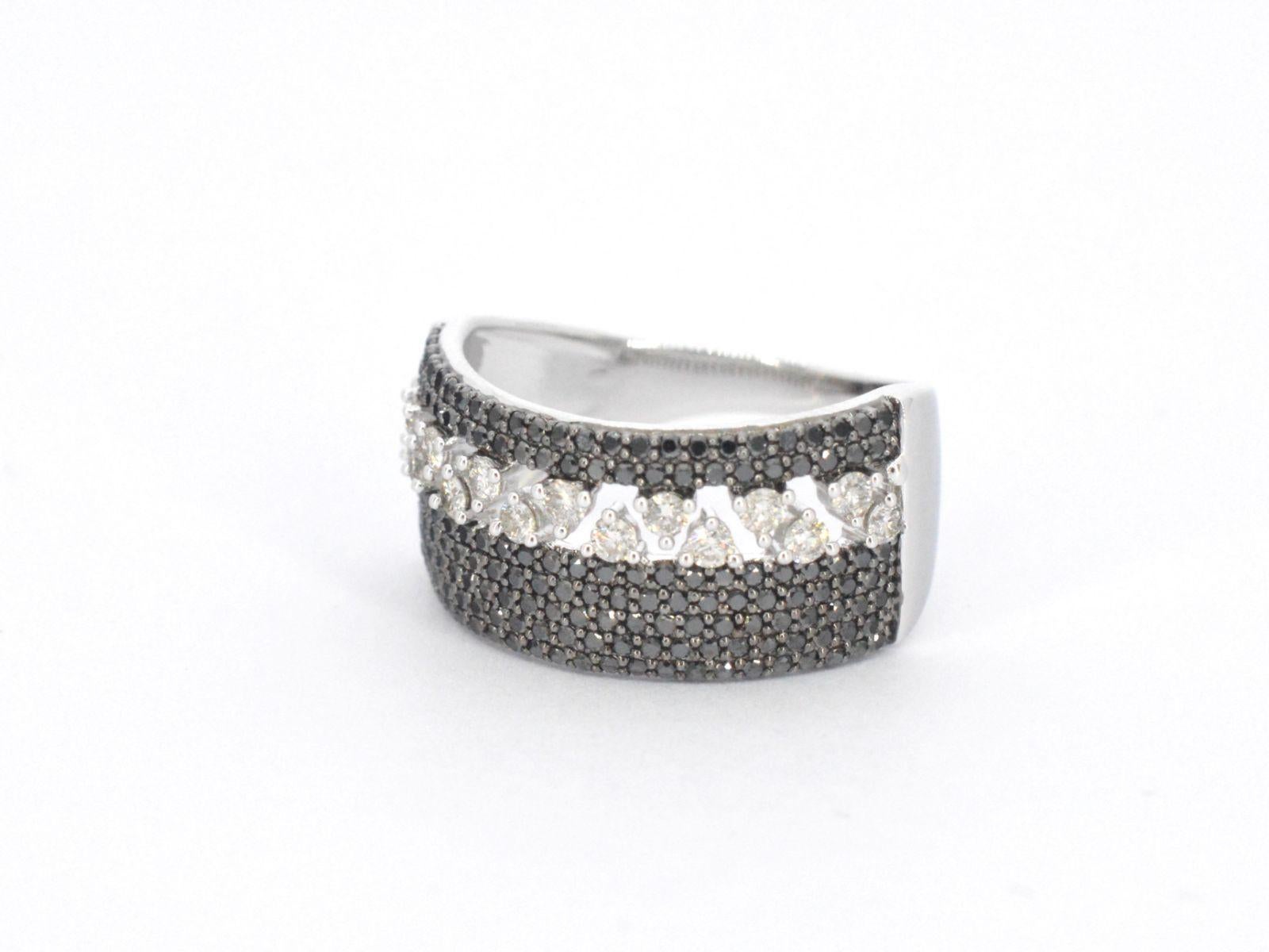 White Gold Ring with Black Diamonds In New Condition For Sale In AMSTELVEEN, NH