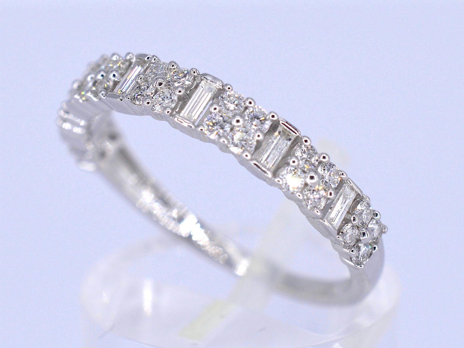 Contemporary White Gold Ring with Brilliant and Baguette Cut Diamonds For Sale
