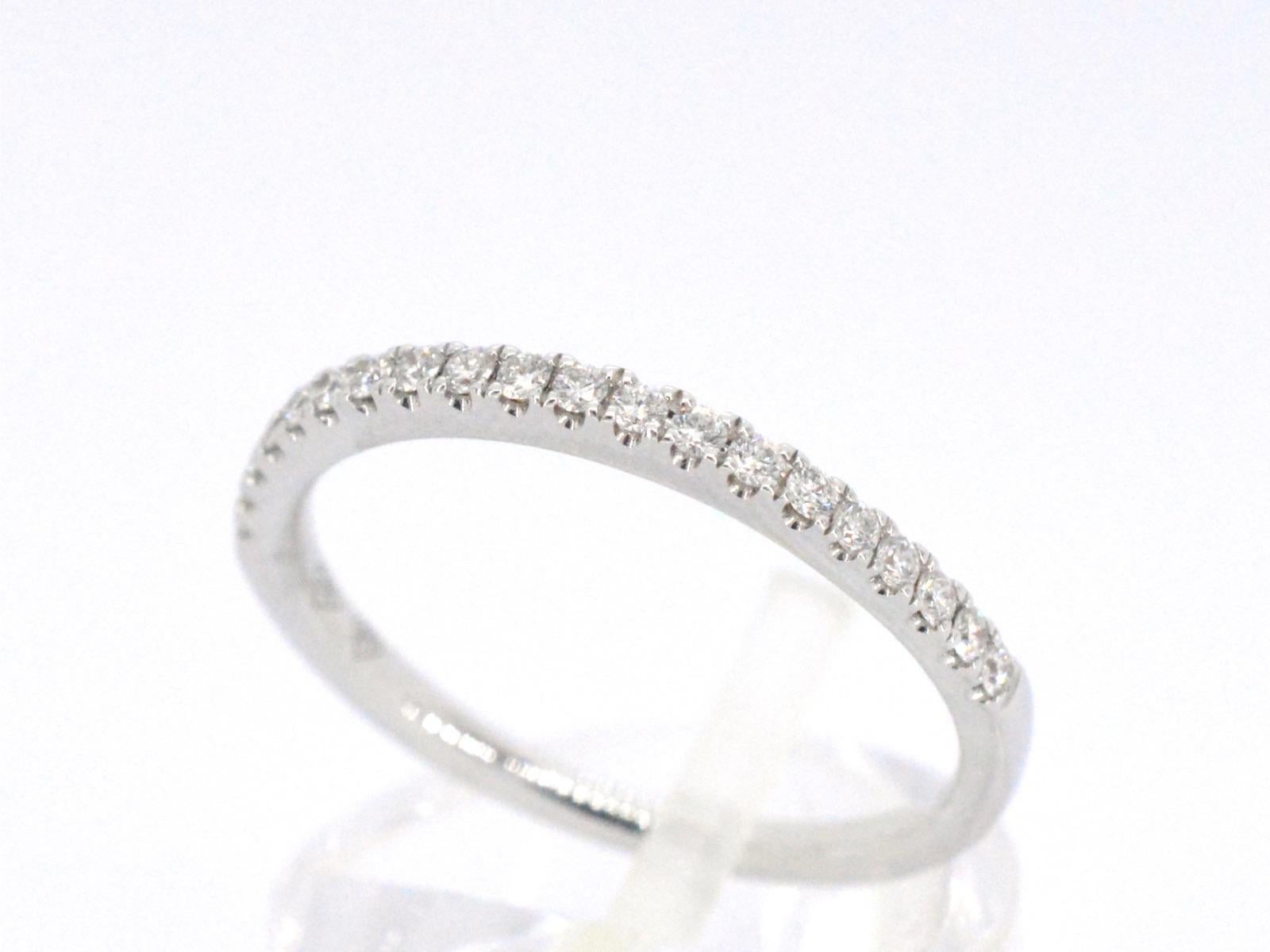 Contemporary White Gold Ring with Brilliant Cut Diamond For Sale