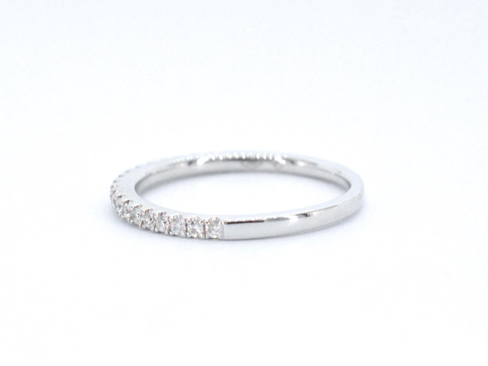 Women's White Gold Ring with Brilliant Cut Diamond For Sale
