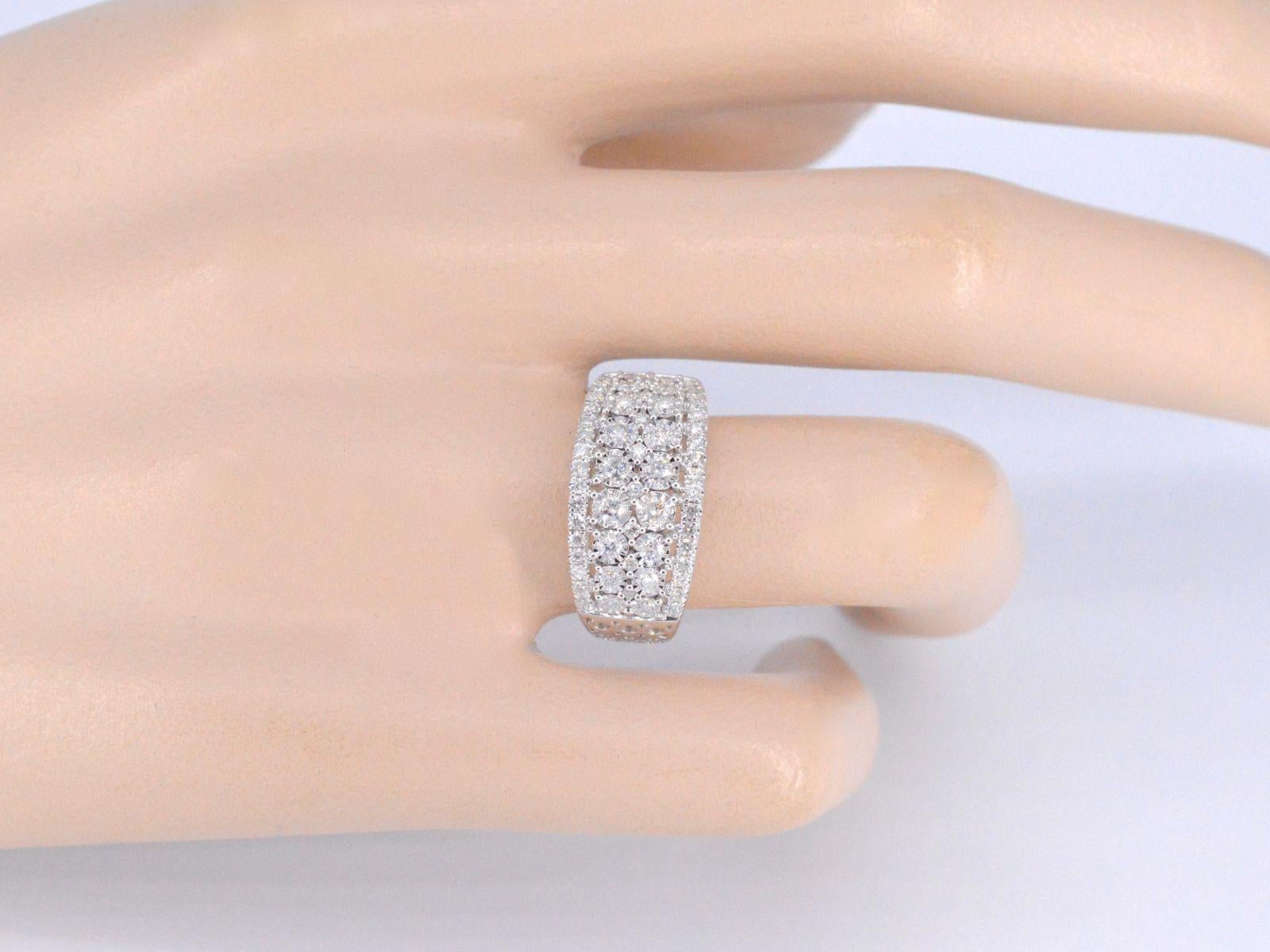 Brilliant Cut White Gold Ring with Diamonds 1.00 Carat For Sale