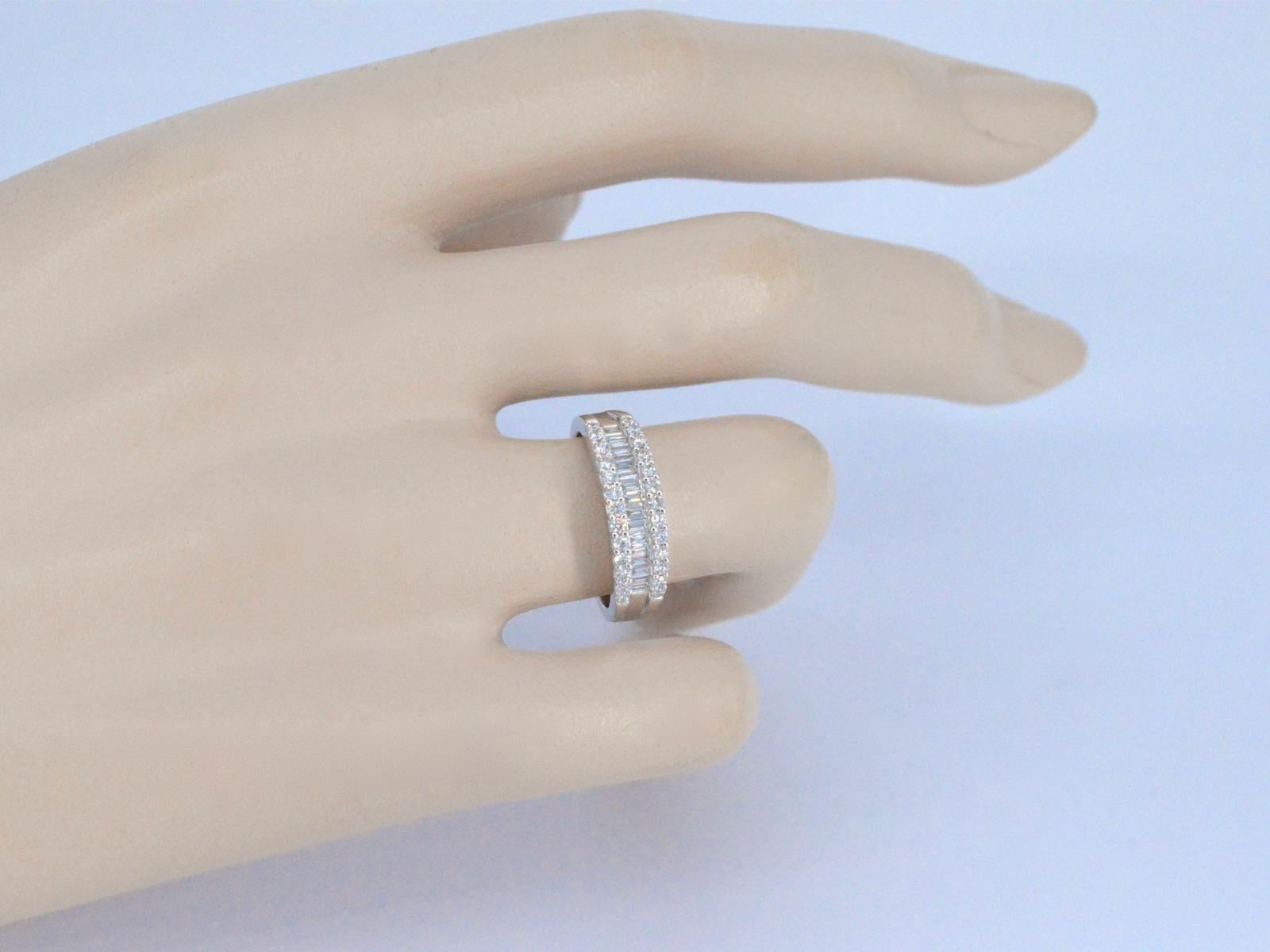 Contemporary White Gold Ring with Diamonds and Baguettes For Sale