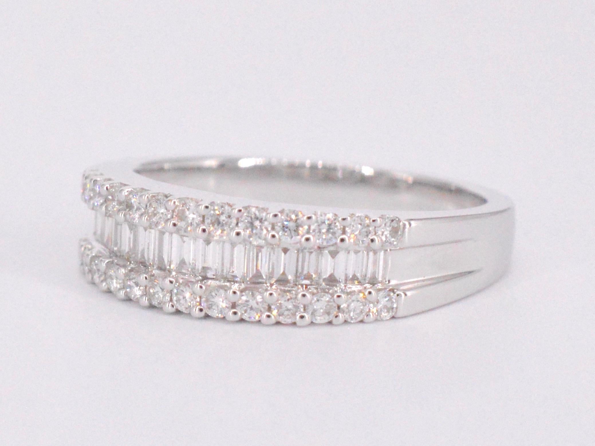 White Gold Ring with Diamonds and Baguettes For Sale 2