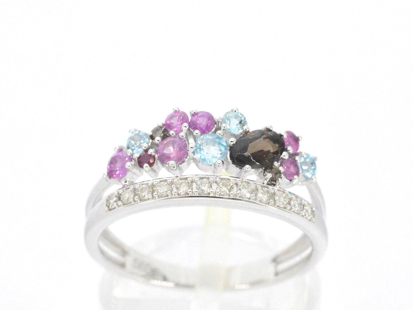 Ring aus Weißgold mit Diamanten und schönen Edelsteinen im Angebot 1